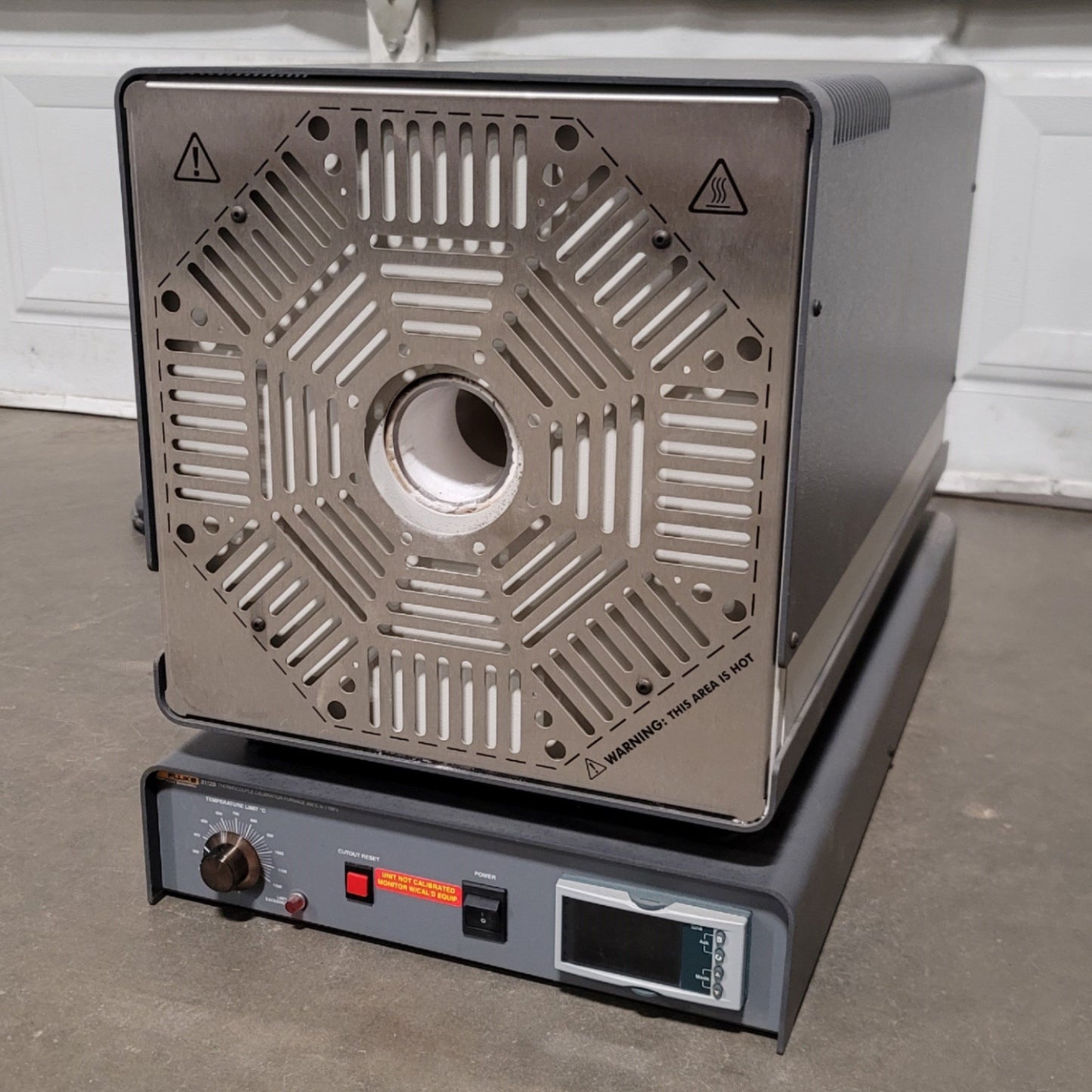 Used Fluke 9112B Thermocouple Calibration Furnace 300-1100°C, 230VAC 1-Ph *No TCs*
