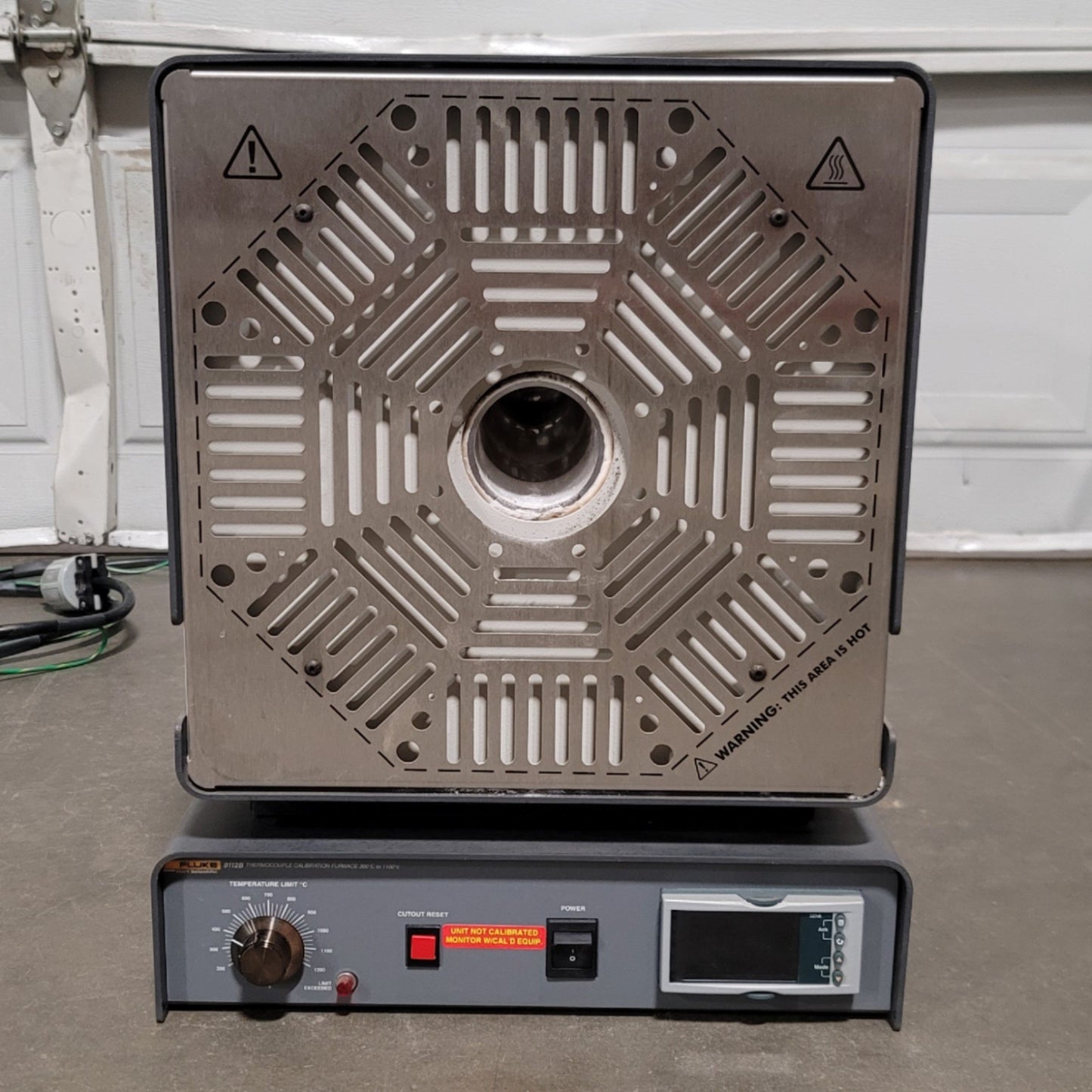 Used Fluke 9112B Thermocouple Calibration Furnace 300-1100°C, 230VAC 1-Ph *No TCs*