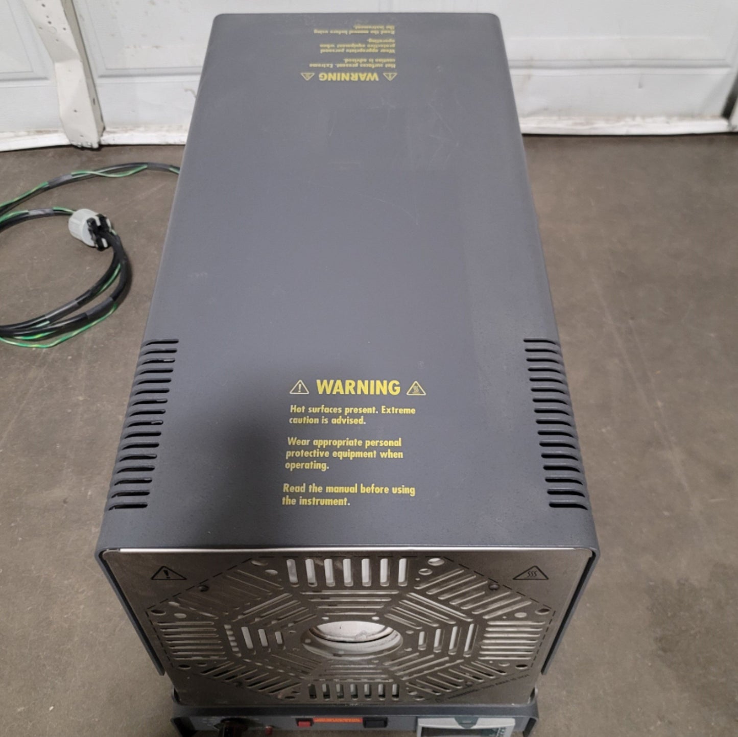 Used Fluke 9112B Thermocouple Calibration Furnace 300-1100°C, 230VAC 1-Ph *No TCs*