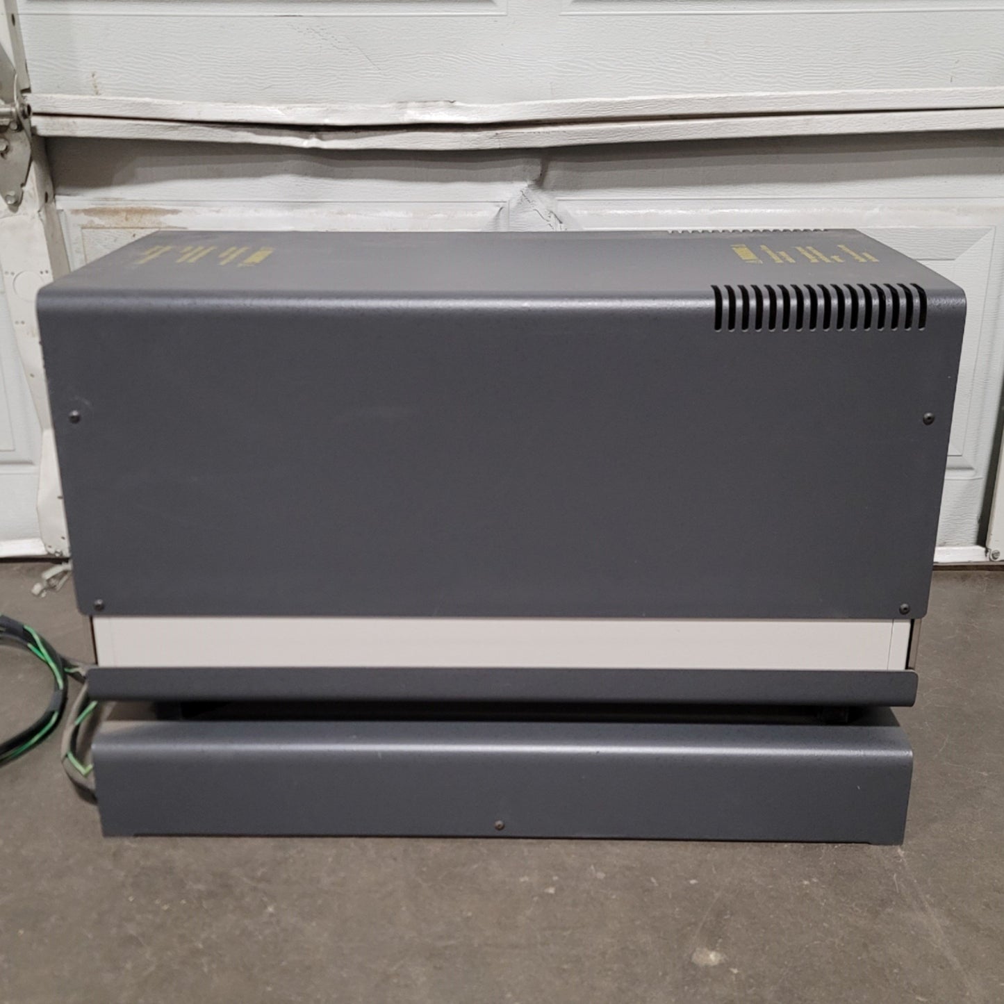 Used Fluke 9112B Thermocouple Calibration Furnace 300-1100°C, 230VAC 1-Ph *No TCs*
