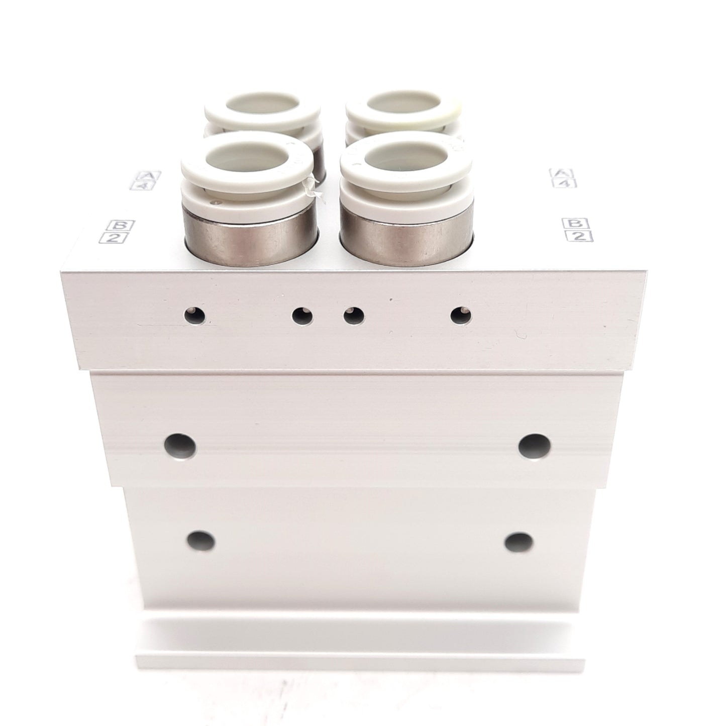 New SMC VV5QZ35-02C10C Base Mounted Manifold, 2 Stations, ø10mm One-Touch Ports