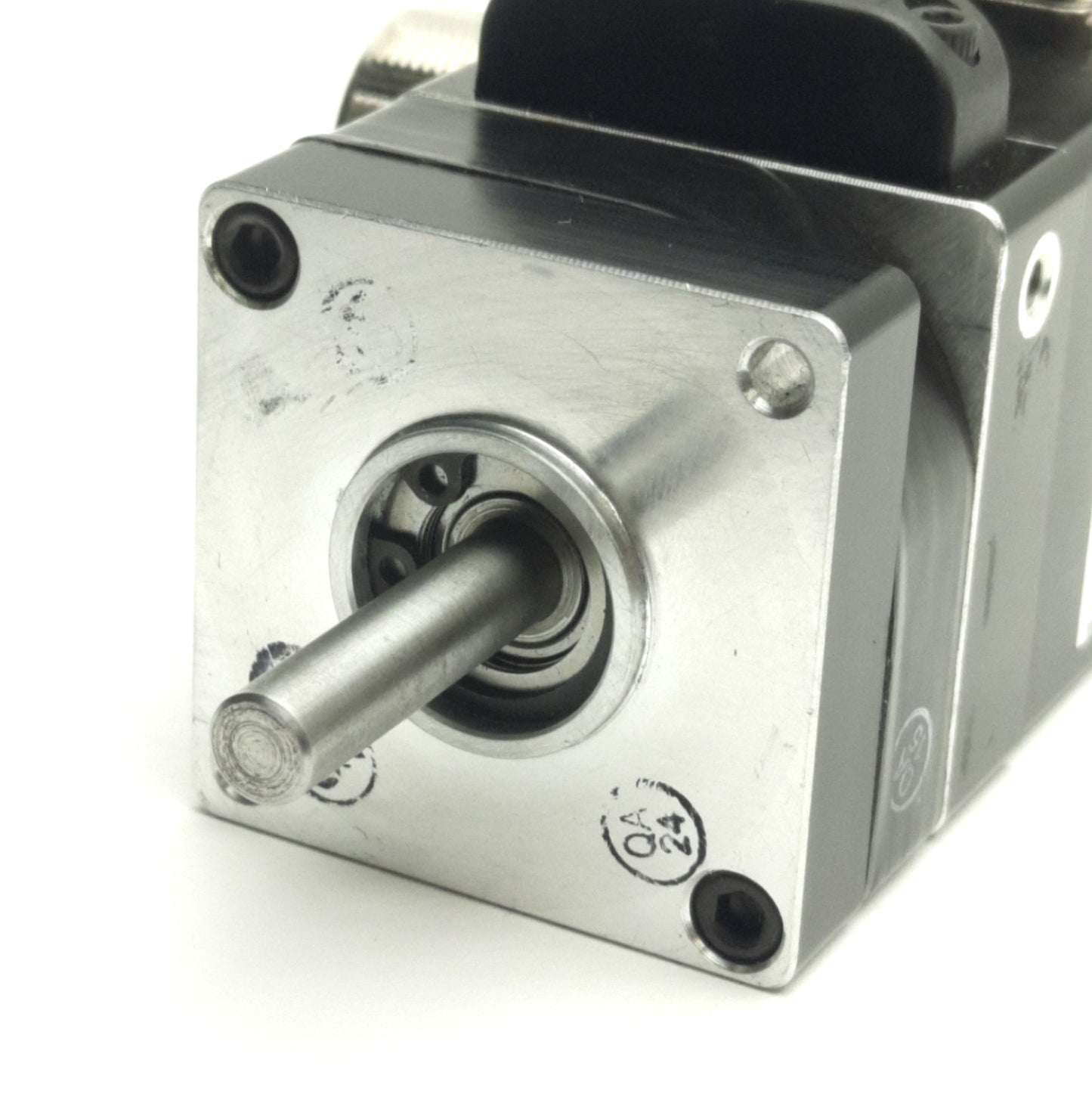 Used Parker CM161CJ-118681 Servo Motor w/ Brake, 340VDC 2.03A, 4990RPM, 0.15nm