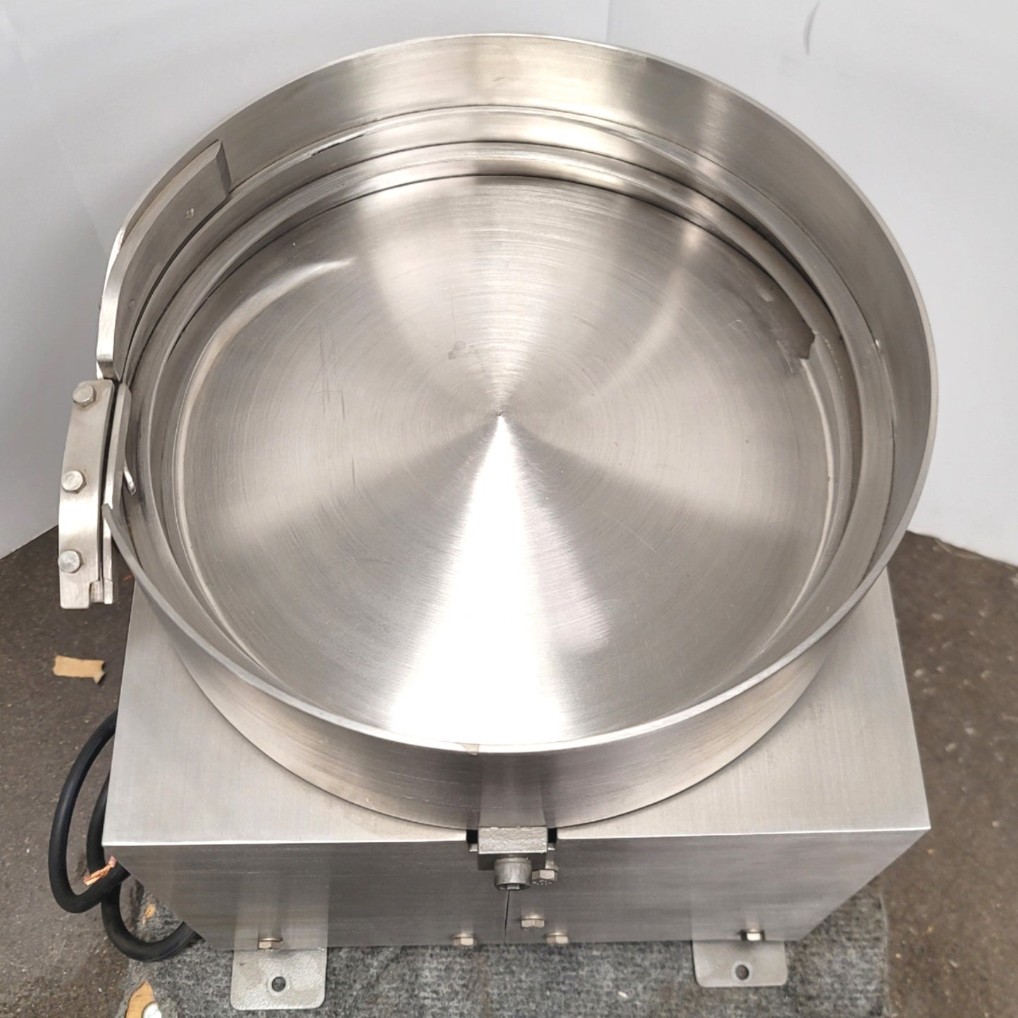 Used Pinnacle Feeding Systems Industrial Grade Vibratory Bowl Feeder 12", 230VAC