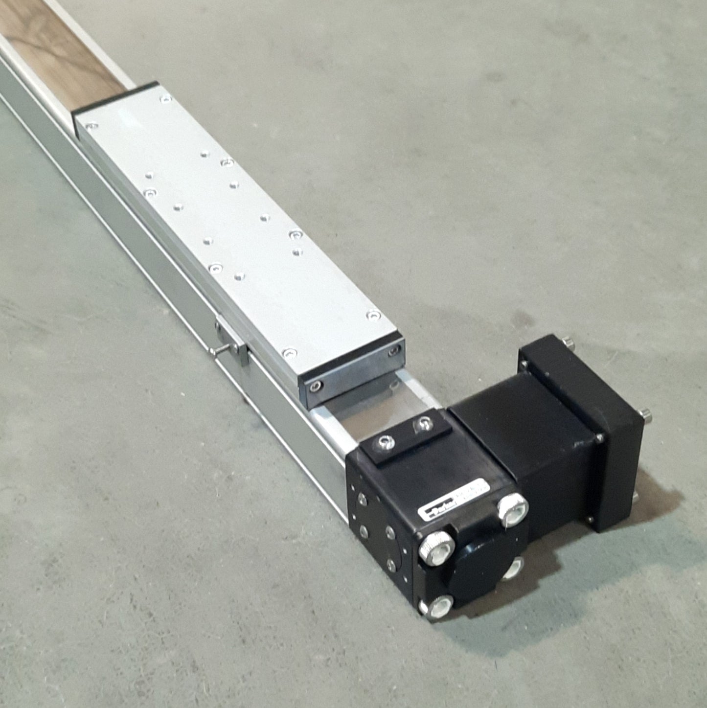 Used Parker ER032BLT Rodless Actuator, 1500mm Stroke, 70mm/rev, 50Lb-Ft Load