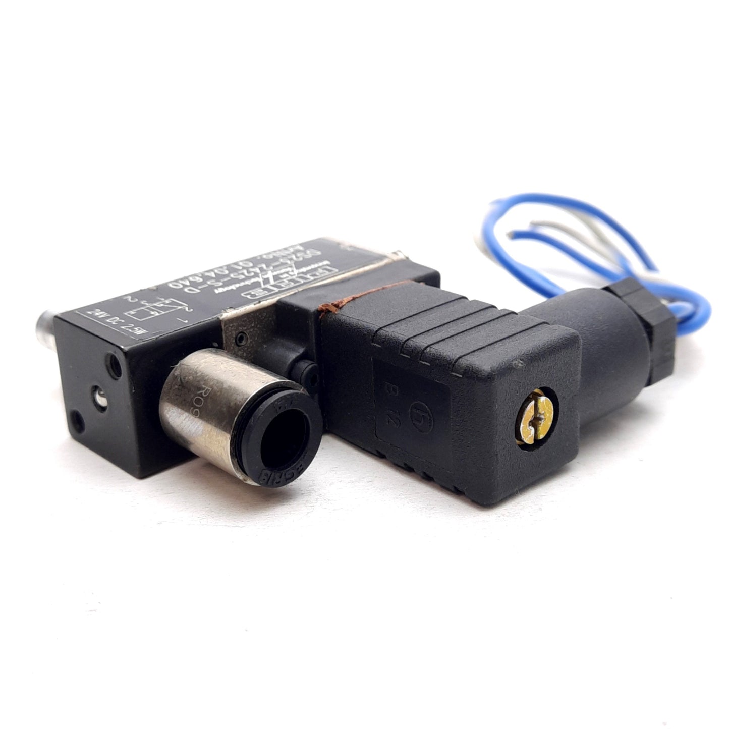 Used Piab DS23-2425-S-D Solenoid Valve, 3/2 NO, 24VDC, 29-87psi ø1/4in & M5 Ports