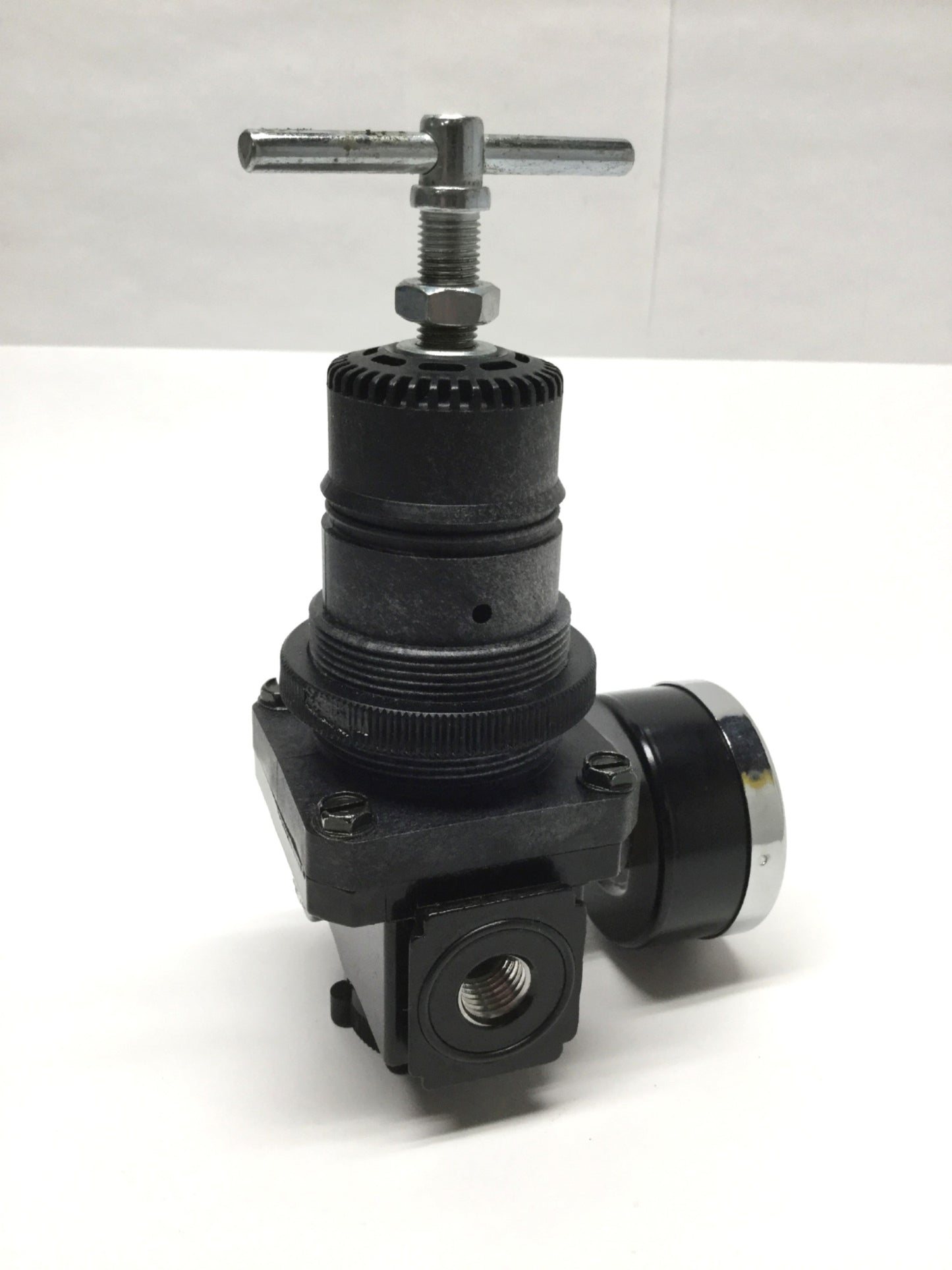 Used Arrow Pneumatics P14-02 Pressure Regulator 300psi Max In, 5-125psi Out, 1/4" NPT