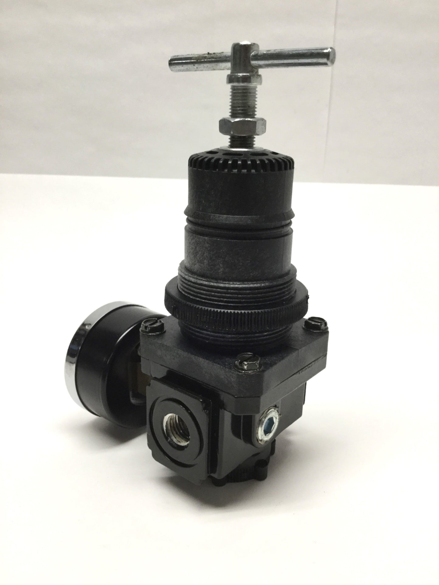 Used Arrow Pneumatics P14-02 Pressure Regulator 300psi Max In, 5-125psi Out, 1/4" NPT