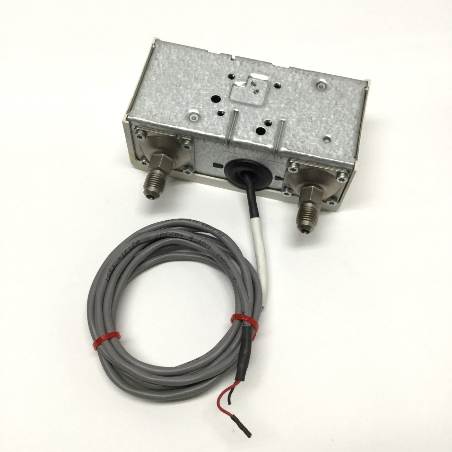 Used Danfoss KP15 Dual Pressure Switch SPDT -0.2-7.5/8-32 bar, 0.7-4 bar Differential