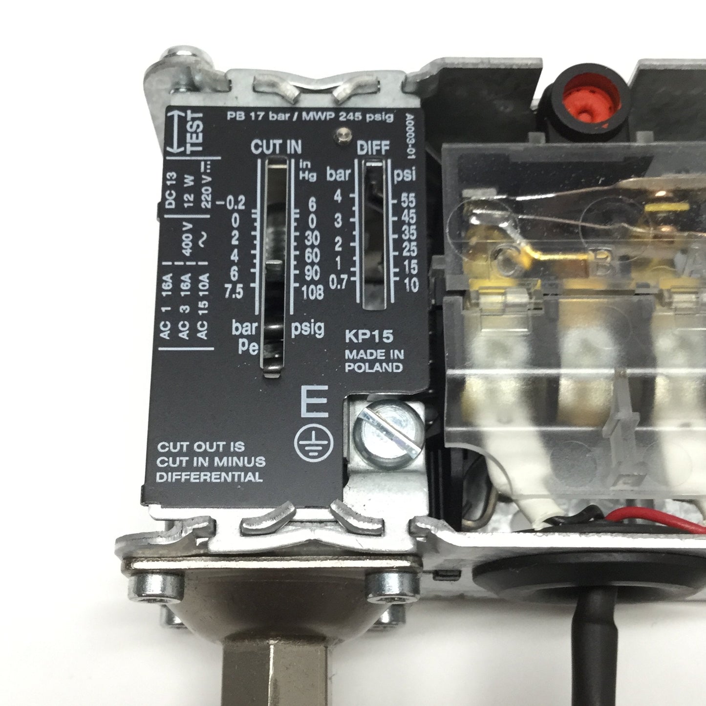 Used Danfoss KP15 Dual Pressure Switch SPDT -0.2-7.5/8-32 bar, 0.7-4 bar Differential
