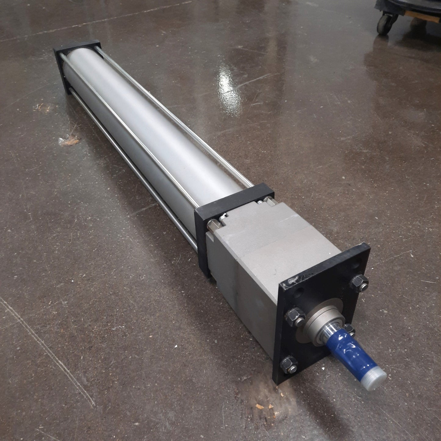 New SMC CDNSF125-915-D Pneumatic Cylinder, ø125mm Bore, 915mm Stroke, 0.97MPa, Rc1/2