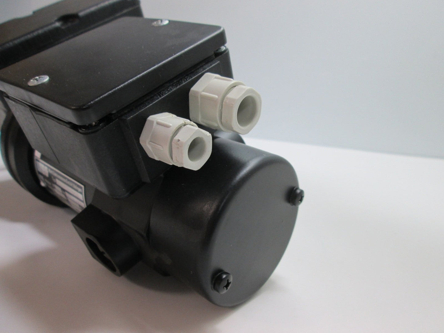 Used WEG EPG 023L1 G24 Gearmotor 240:1 12.5RPM Output 24VDC 3.5A 14mm Shaft