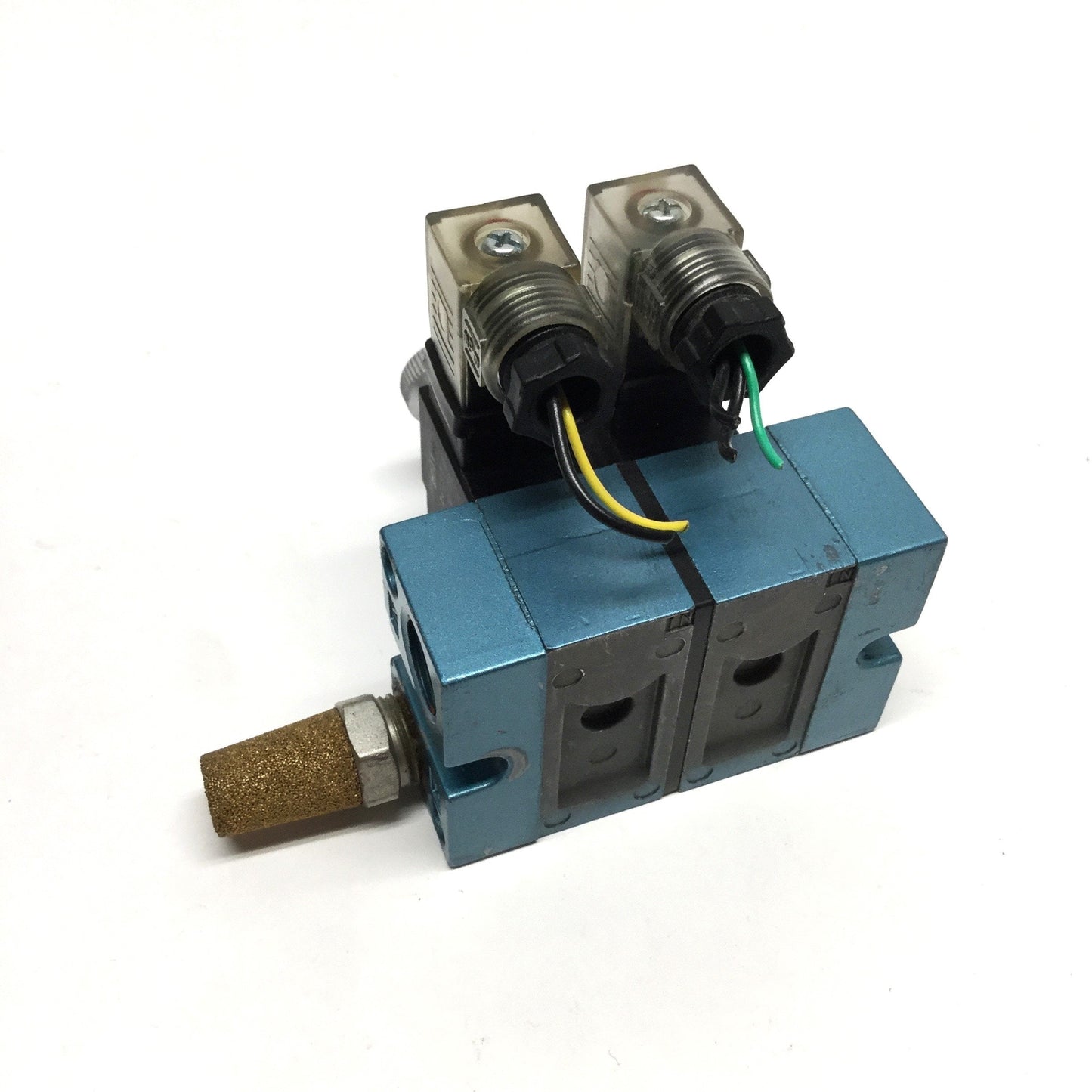 Used Bank of 2 MAC 35A-SAC-DDAJ-4KG Solenoid Valves 2-Position 3-Way NC 24VDC 1/4"NPT