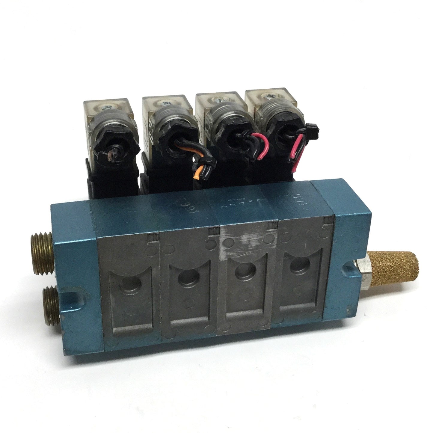 Used Bank of 4 MAC 35A-SAC-DDAJ-4KG Solenoid Valves 2-Position 3-Way NC 24VDC 1/4"NPT