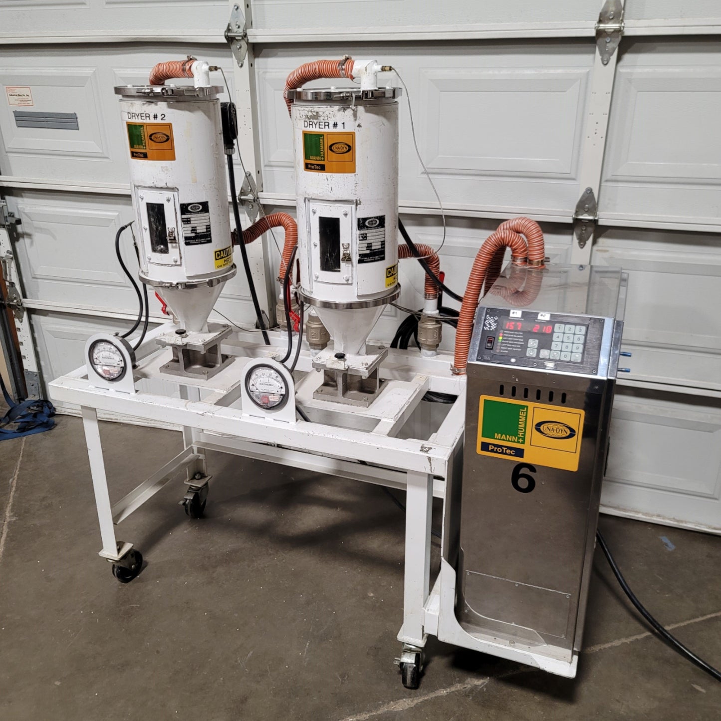 Used Una Dyn UDC-30 Dual 25lb Hopper Drying System 30lb/Hr, 208VAC 1-Ph, 33.6A