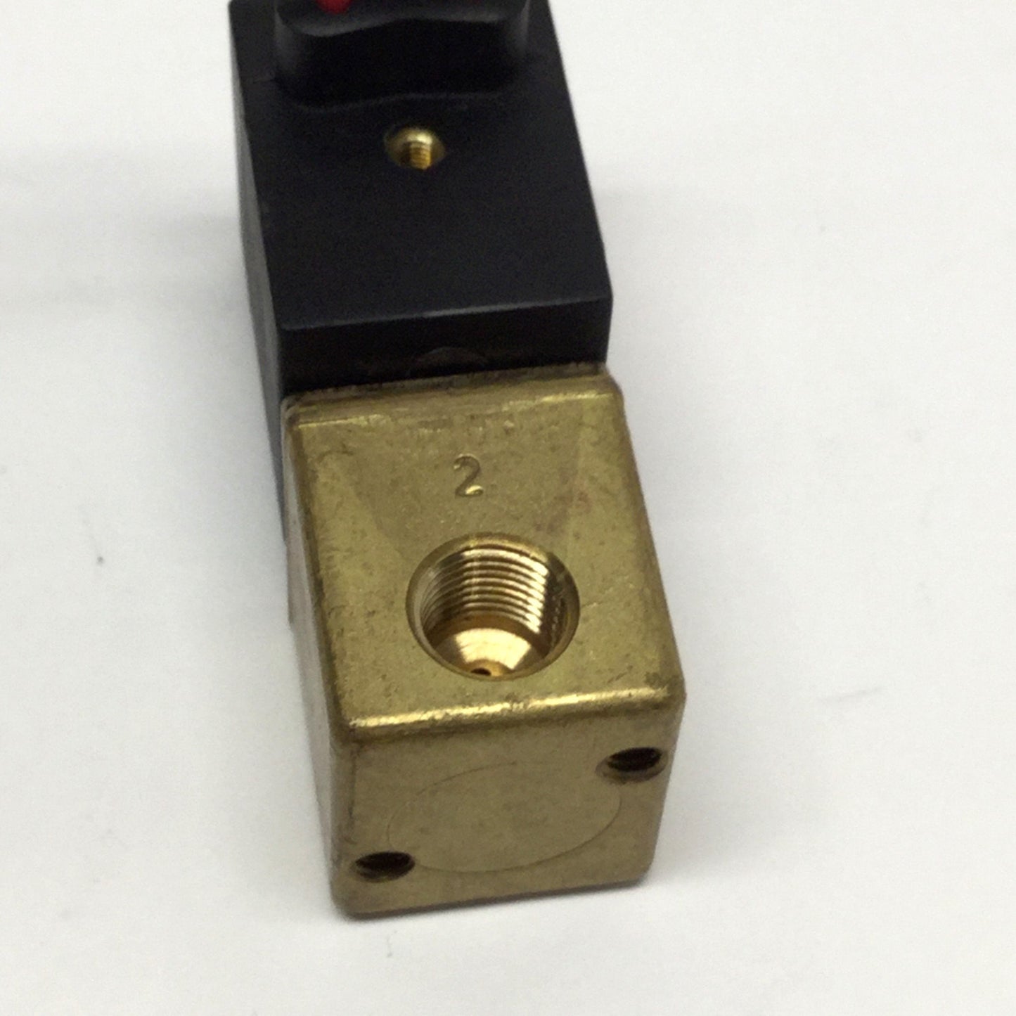 Used ASCO U8225B002V Solenoid Brass Valve 2-Way NC, 1/8" NPT, 24VDC, 125psi