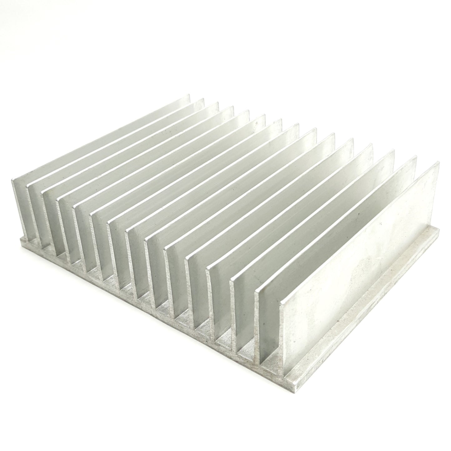 Used Extruded Aluminum Heat Sink, 3 Fins Per Inch, 6.5"L x 5"W x 1.6"H, 8-32 Threads