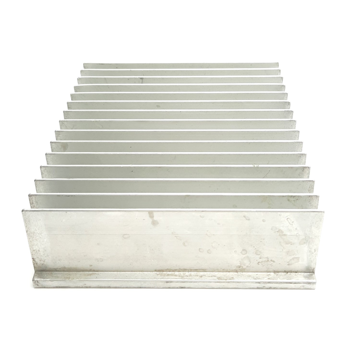 Used Extruded Aluminum Heat Sink, 3 Fins Per Inch, 6.5"L x 5"W x 1.6"H, 8-32 Threads