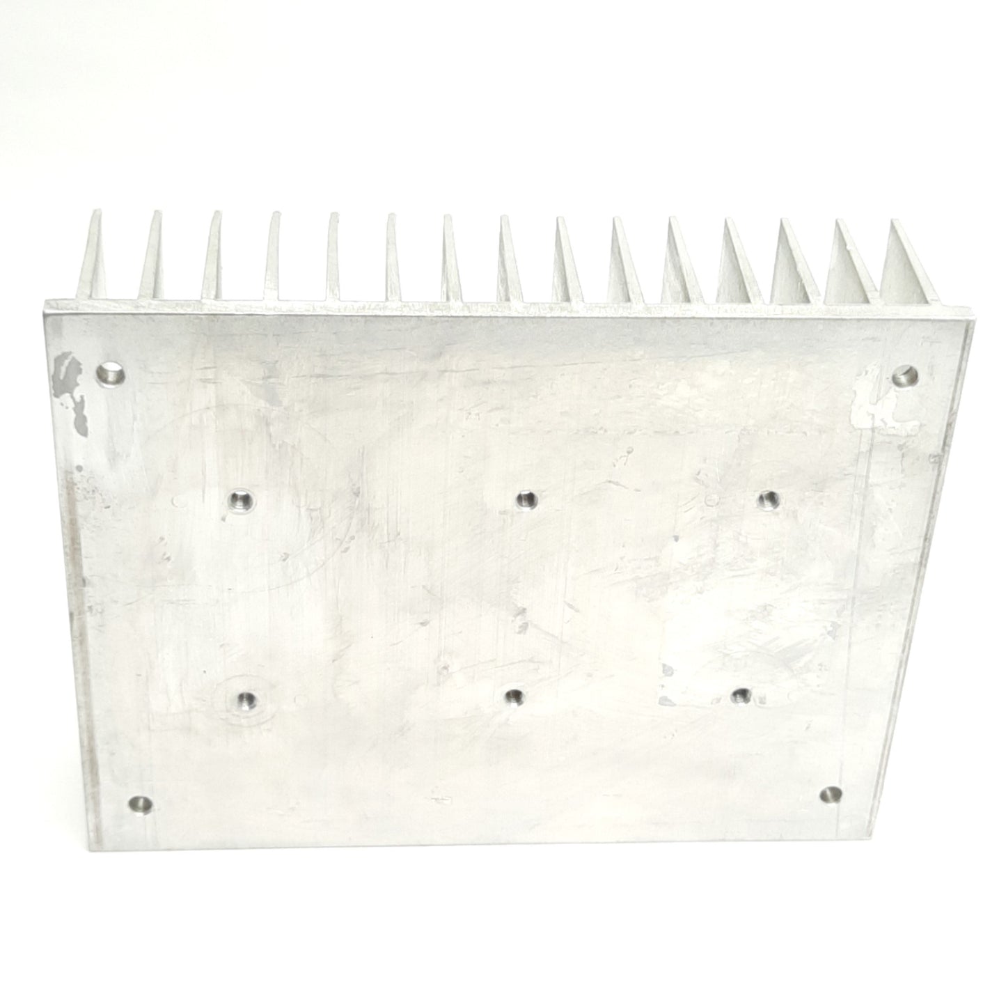 Used Extruded Aluminum Heat Sink, 3 Fins Per Inch, 6.5"L x 5"W x 1.6"H, 8-32 Threads
