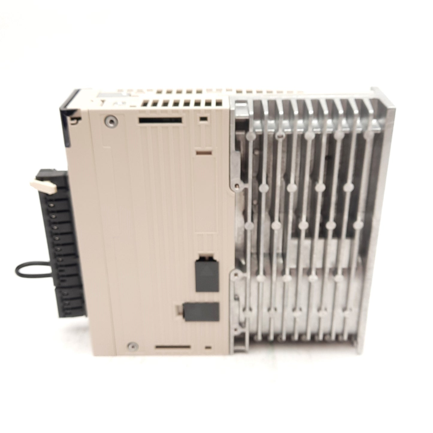 New Yaskawa SGDV-2R8A11B002000 Servo Drive, 3PH 200-230VAC, 2.8A 400W Output