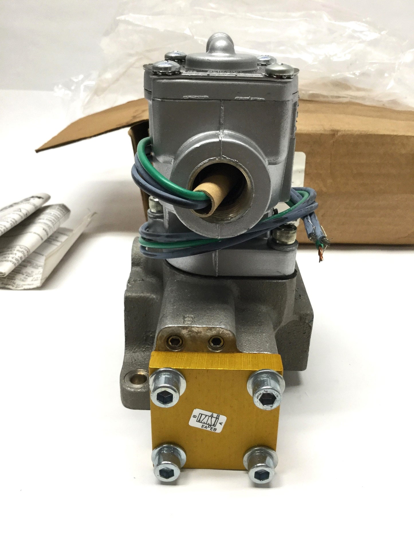 New Schrader Bellows L7054360253 Solenoid Air Control Valve 140psi 1/2" NPT 120VAC