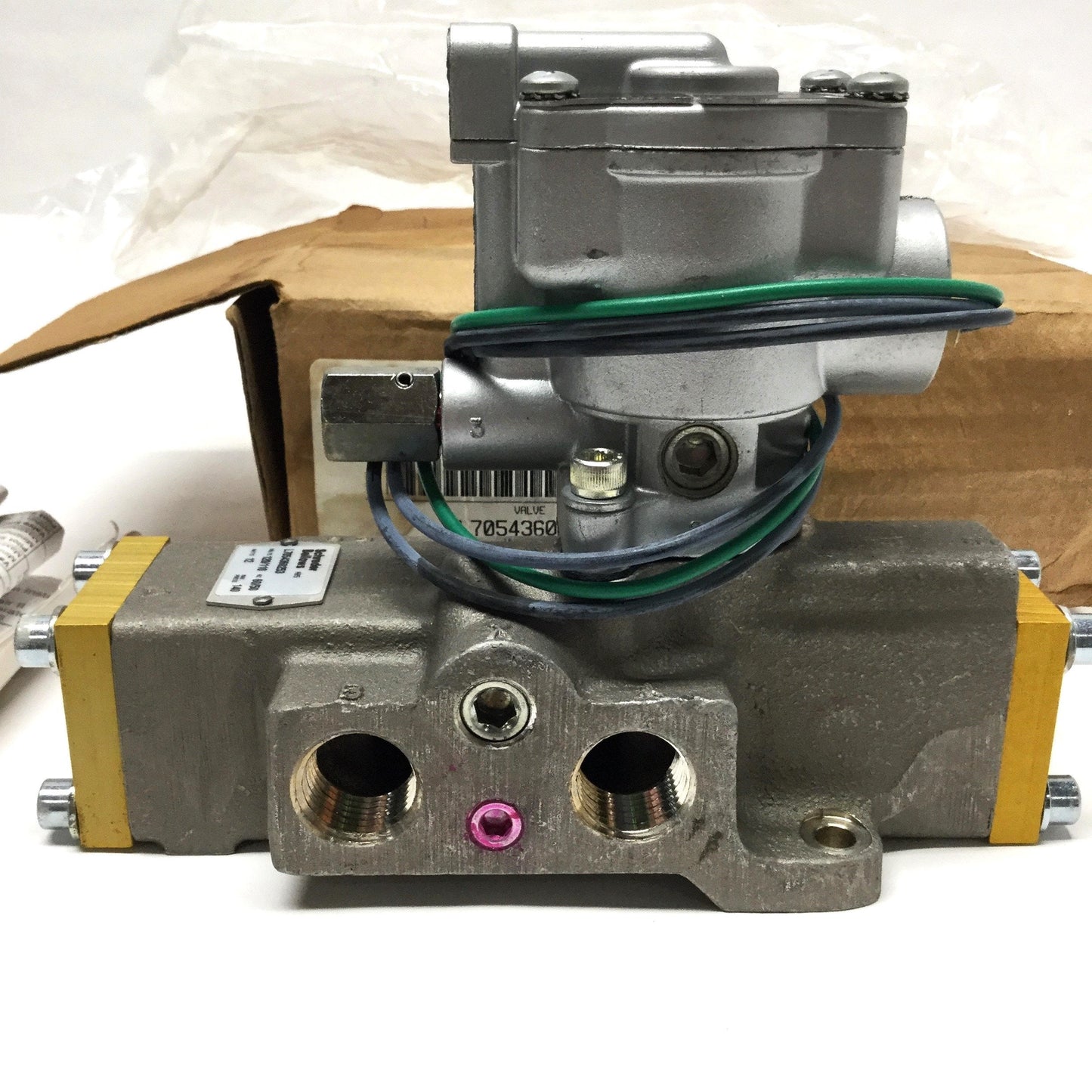 New Schrader Bellows L7054360253 Solenoid Air Control Valve 140psi 1/2" NPT 120VAC