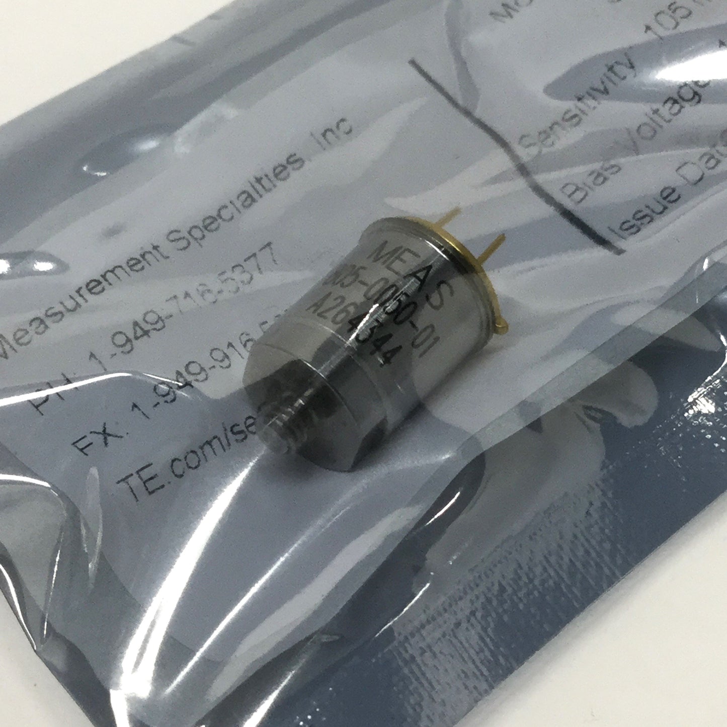 New Measurement Specialties 805-0050-01 Piezoelectric Accelerometer, 1-8000Hz, ±50g