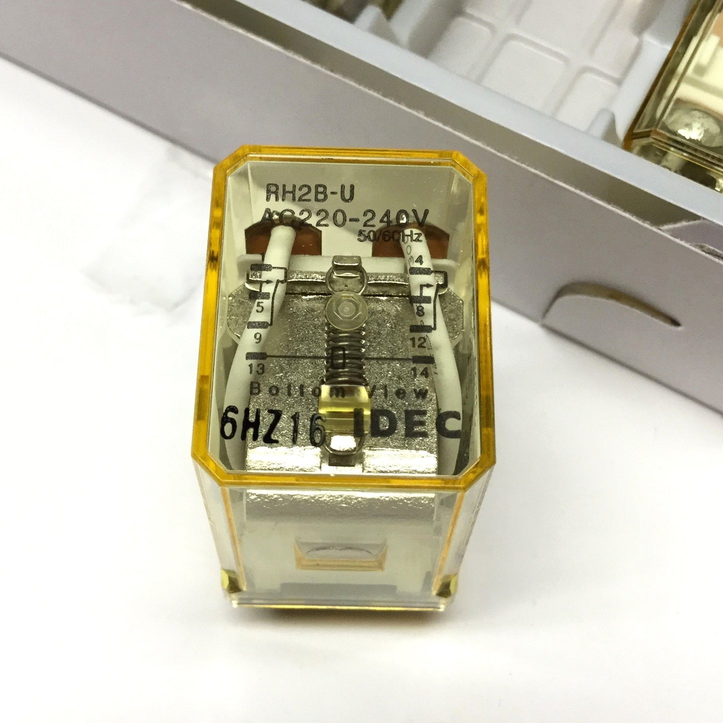 New Box of 10 Idec RH2B-U Ice Cube Control Relays 220-240VAC Coil, DPDT 10A 240VAC
