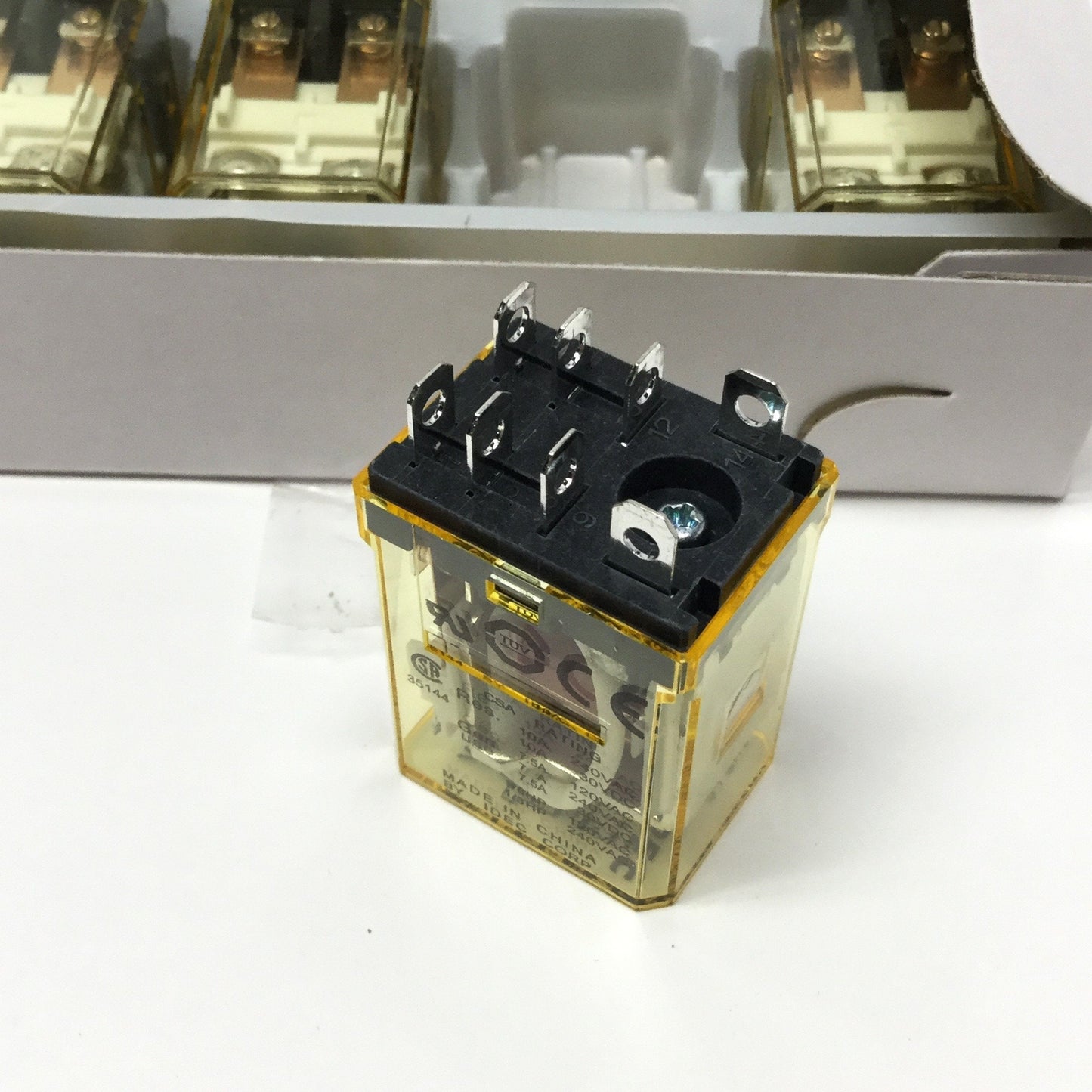 New Box of 10 Idec RH2B-U Ice Cube Control Relays 220-240VAC Coil, DPDT 10A 240VAC