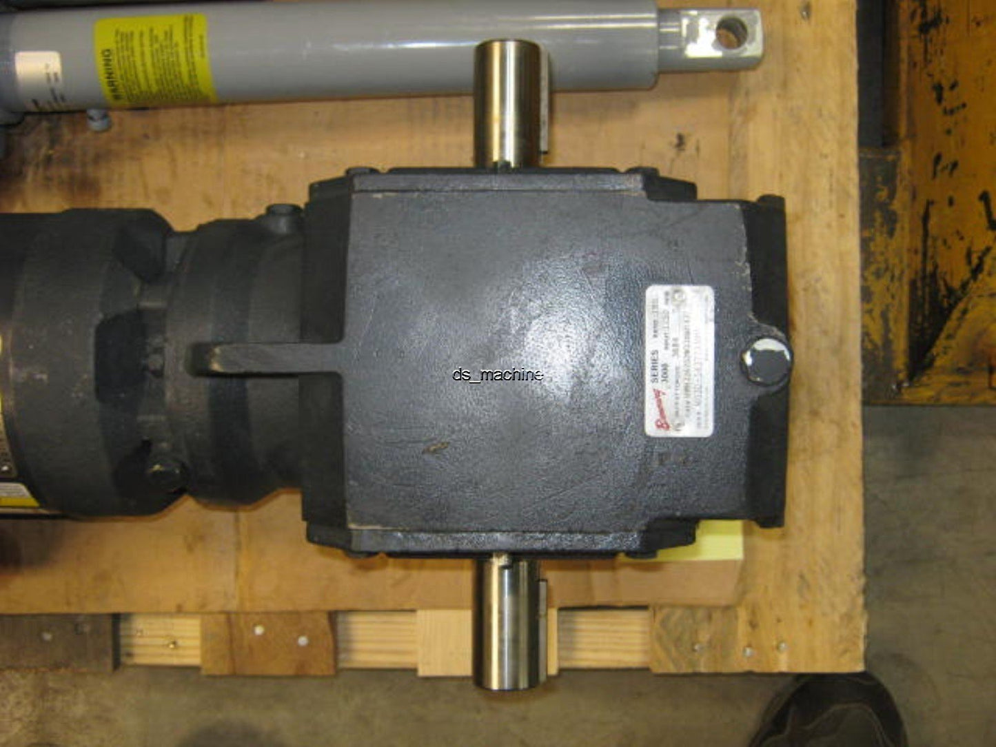 Used Browning HWN3262S2W33XMI143T1 Gearmotor 180:1 Ratio 3,684 in/lbs 1750RPM