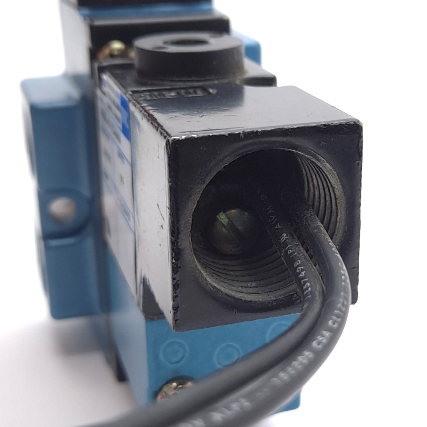 Used MAC 912B-PM-611CA Solenoid Valve, 4-Way, 25-150psi, W/ PME-611CAAA Pilot Valve