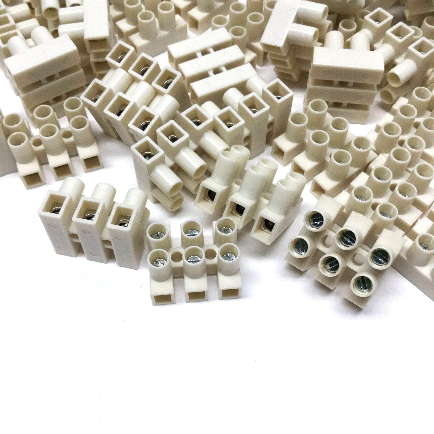 New – Open box Lot of 100 Molex 39100-1903 Panel Mount Terminal Block Connectors 3-Position 20A