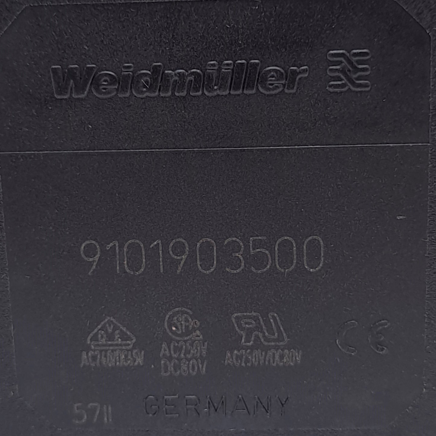 Used Weidmuller 9101903500 Circuit Breaker, 1-Pole, 250VAC/80VDC 10A, DIN Rail