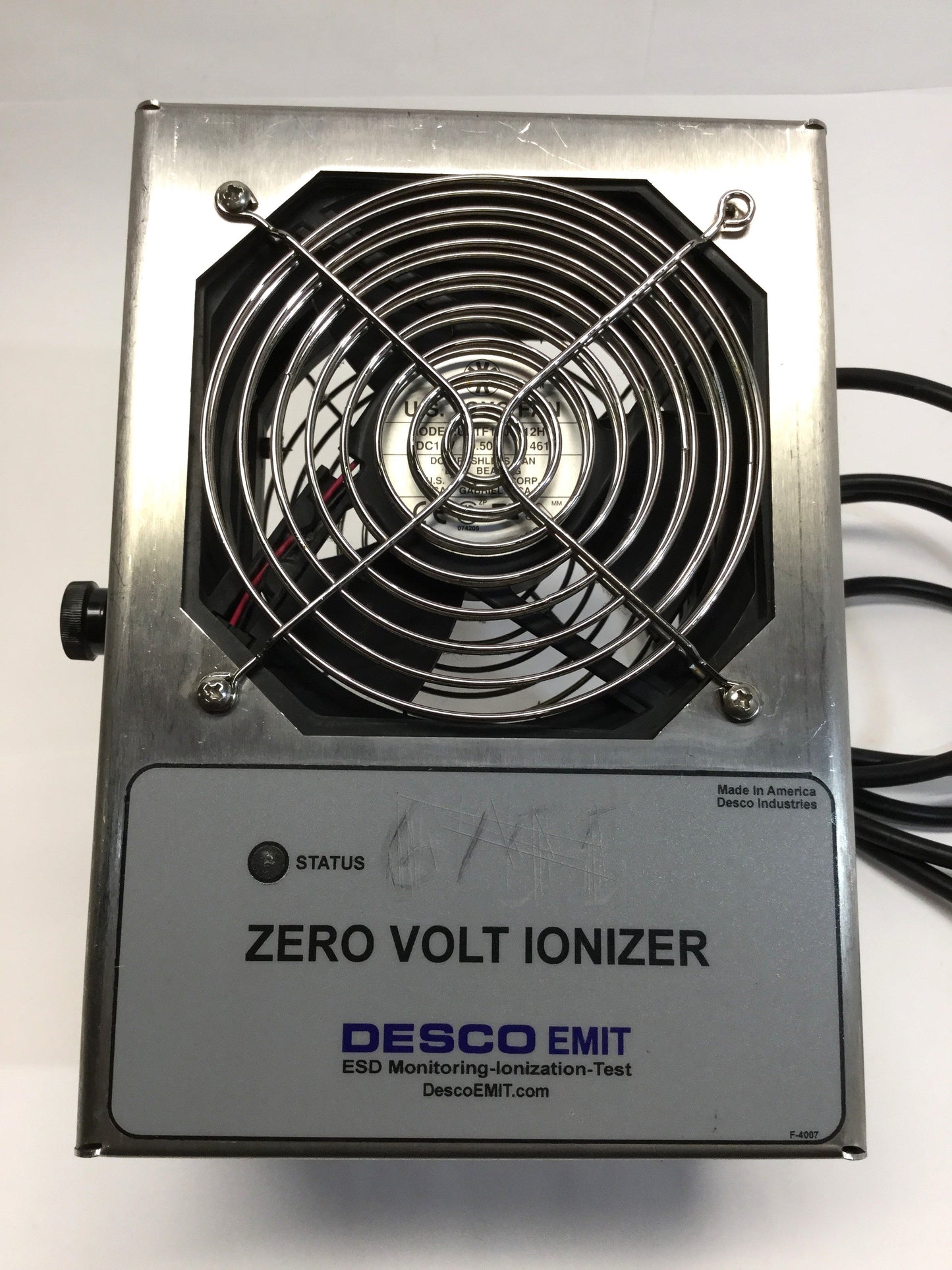 Used Desco EMIT 50670 Zero Volt Benchtop Ionizer, Stainless Steel, 220VAC w/UK Plug