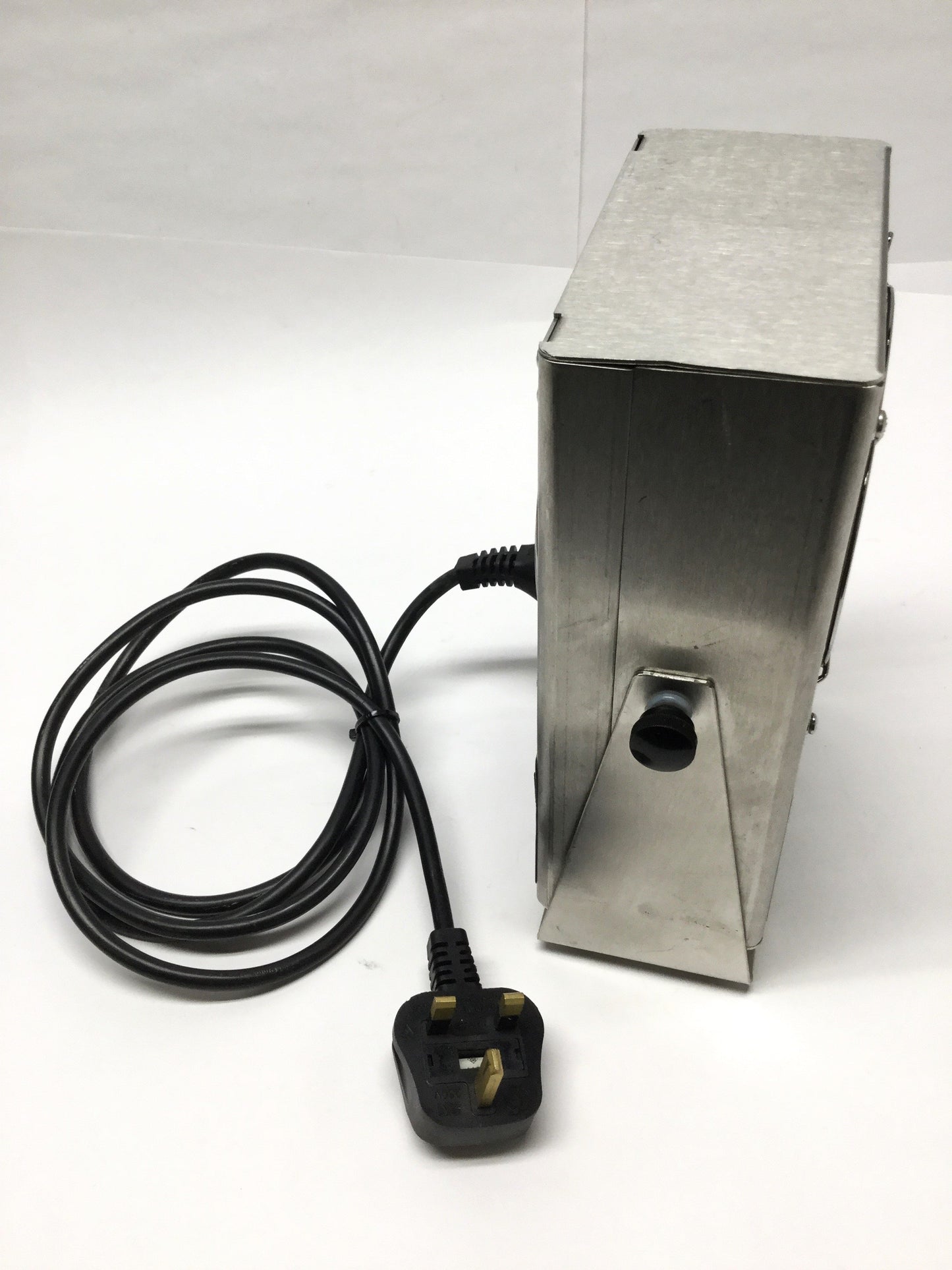 Used Desco EMIT 50670 Zero Volt Benchtop Ionizer, Stainless Steel, 220VAC w/UK Plug