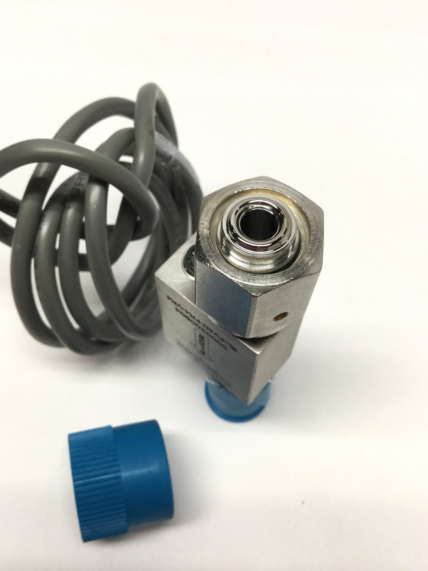 New – Open box Swagelok 6L-FV4D-FR4-VR4 Stainless Vertical Flow Sensor SPDT, 1/4" VCR Fittings