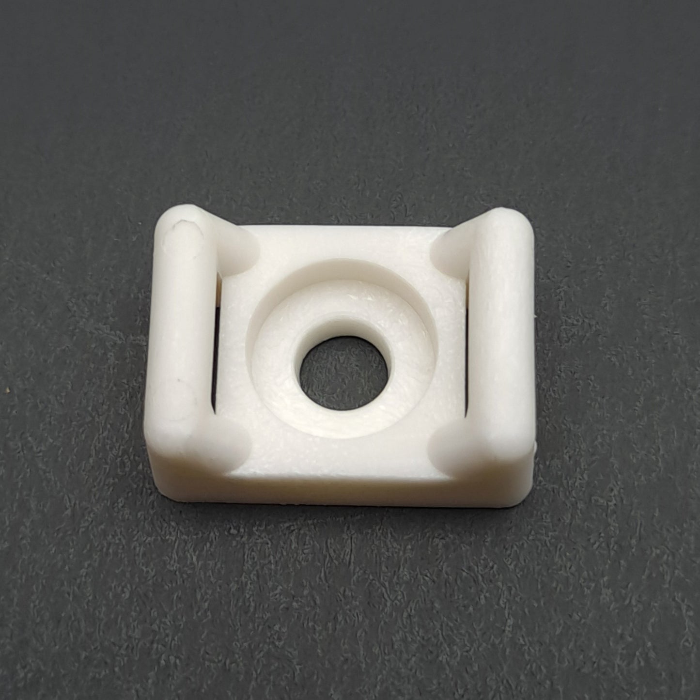 New – Open box Lot of 100 Panduit TM3S10-M69 Cable Tie Mount, M5 Mounting Hole, 21.9 x 15.5mm