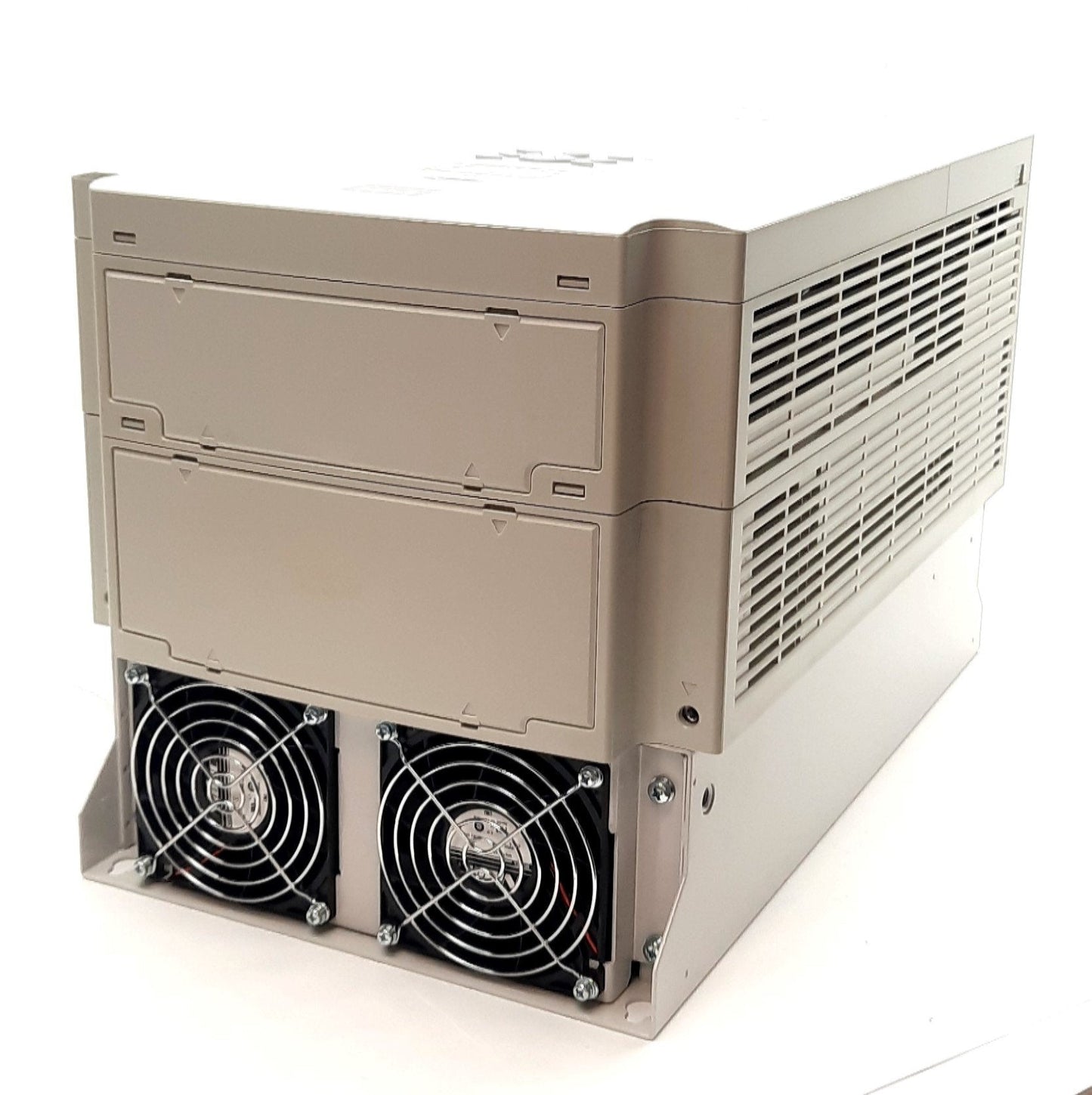 New LS Electric LSLV0300S100-4CONDS Inverter AC Drive 3 Phase 480VAC 75A 61A