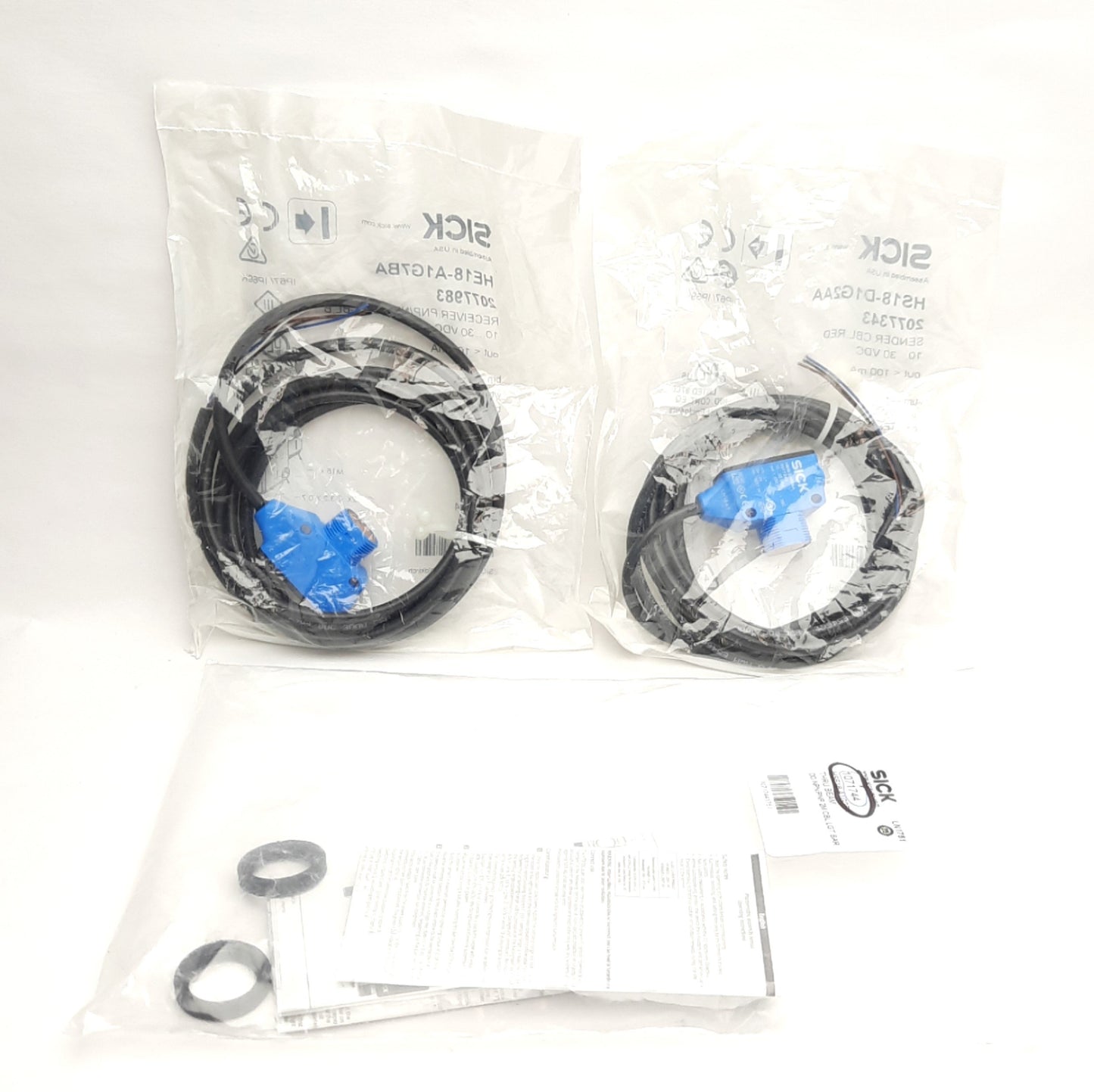 New SICK 1071744 Thrubeam Sensor 10-30VDC, PNP/NPN Digital Output, 20m Range