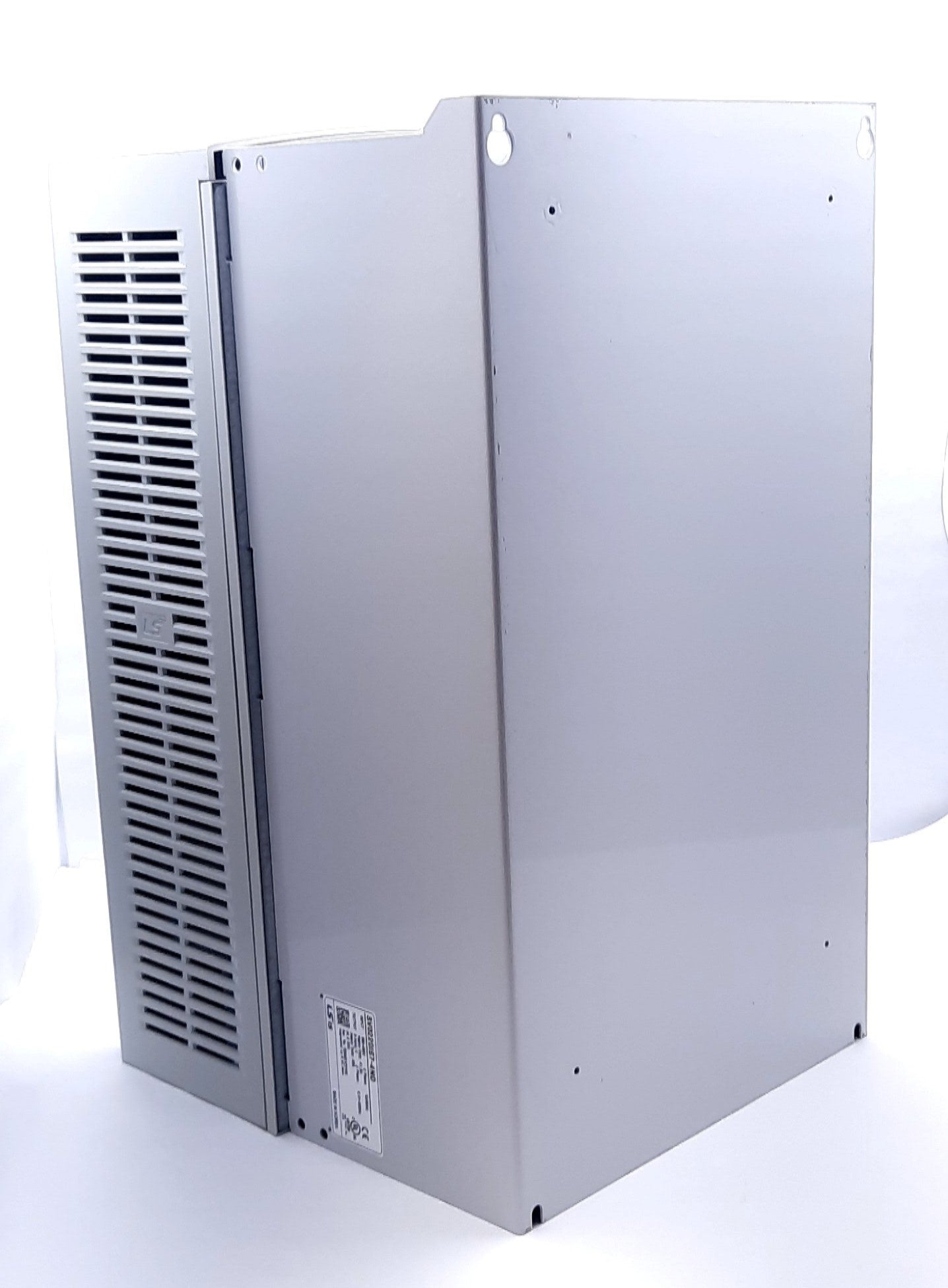 New LS Electric SV0220IS7-4NO Variable Frequency Drive 3 Phase 480VAC 61A 45A