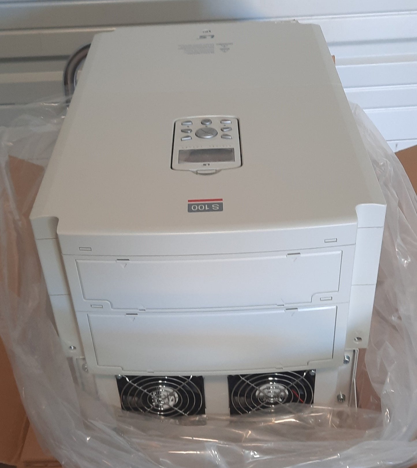 New LS Electric LSLV0370S100-4CONDS Variable Frequency Drive 3 Phase 480VAC 91A 75A