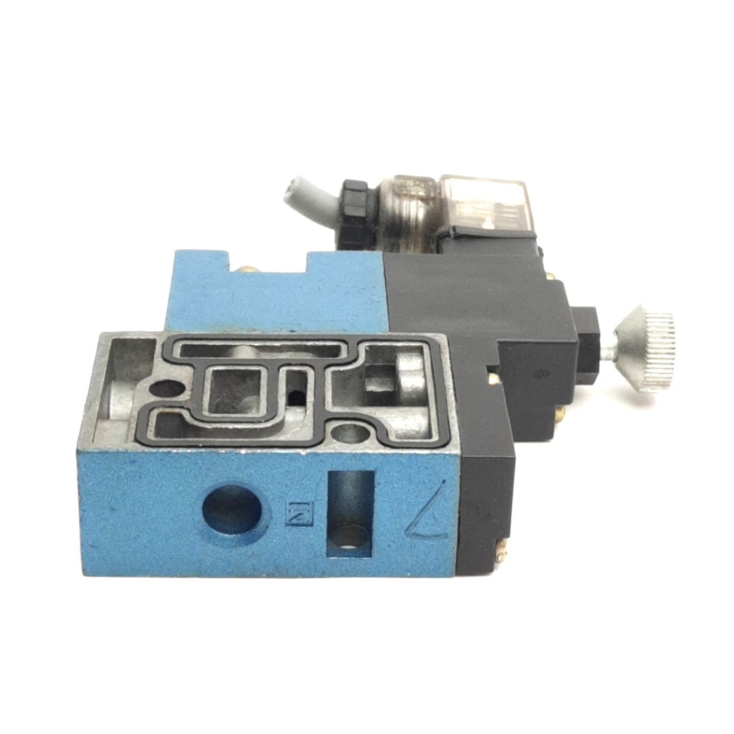 Used Mac Valves 45A-MAJ-DDAJ-4KD Solenoid Valve 1/8in NPT, 4/2-Way, 24VDC Coil