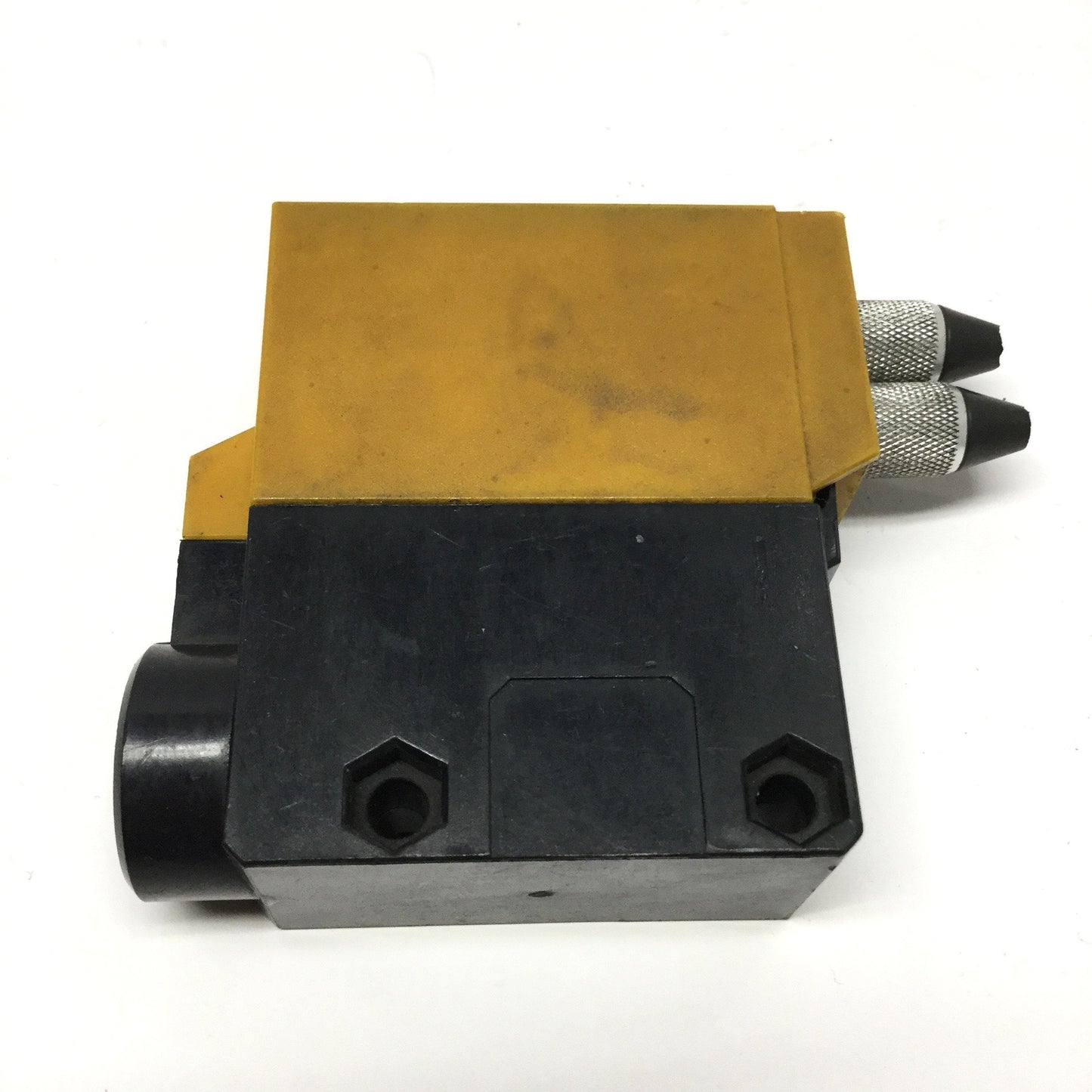 Used Omron E3A2-XCM4T Fiber Optic Photoelectric Switch 24-240VAC/12-240VDC 3A NPN/PNP