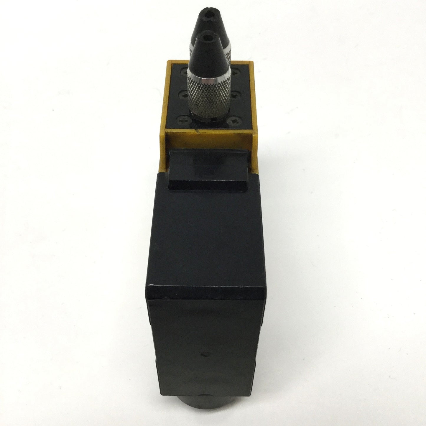 Used Omron E3A2-XCM4T Fiber Optic Photoelectric Switch 24-240VAC/12-240VDC 3A NPN/PNP