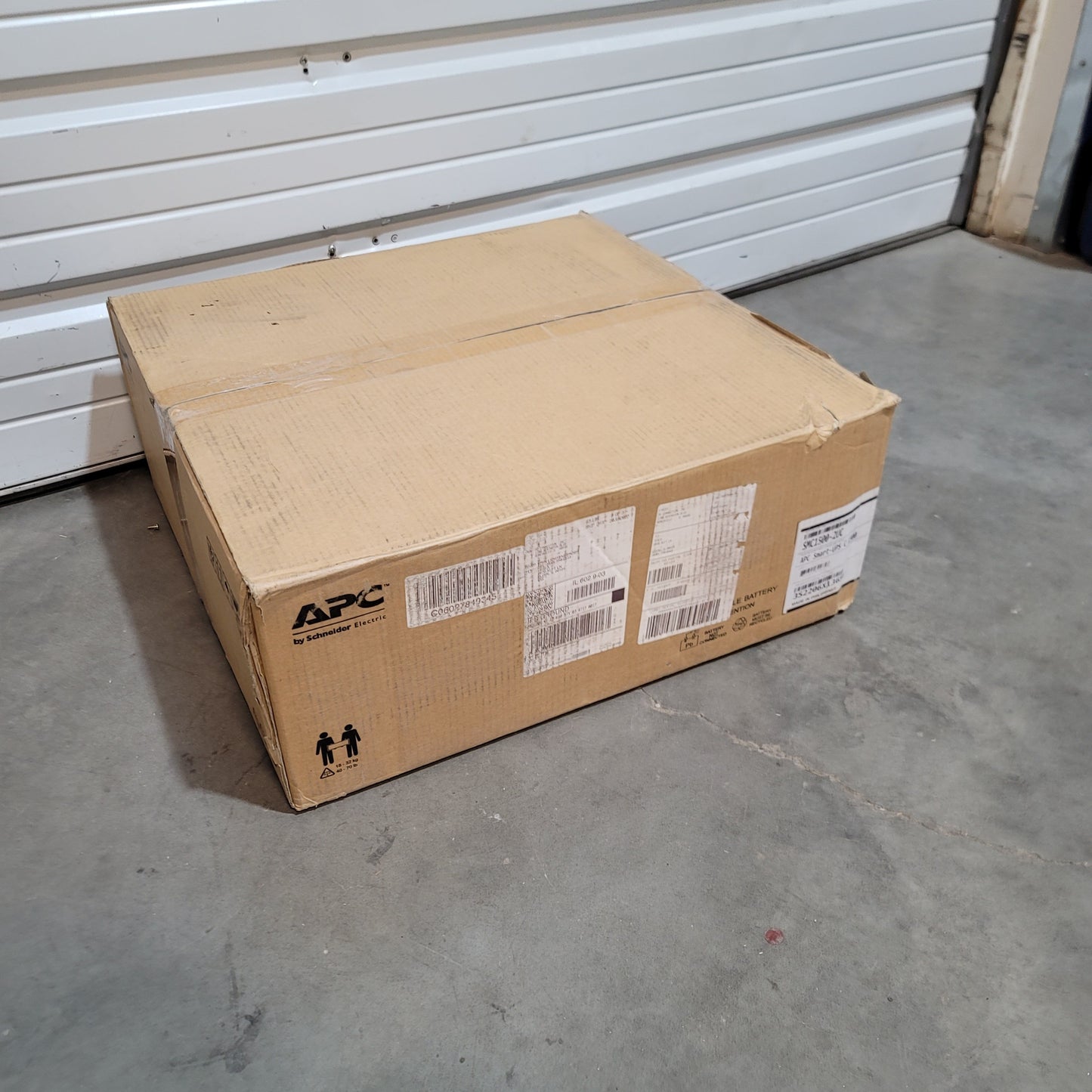 New APC SMC1500-2UC Smart UPS Rackmount 2U, 120VAC, 1440VA, 6x NEMA 5-15R Outlets
