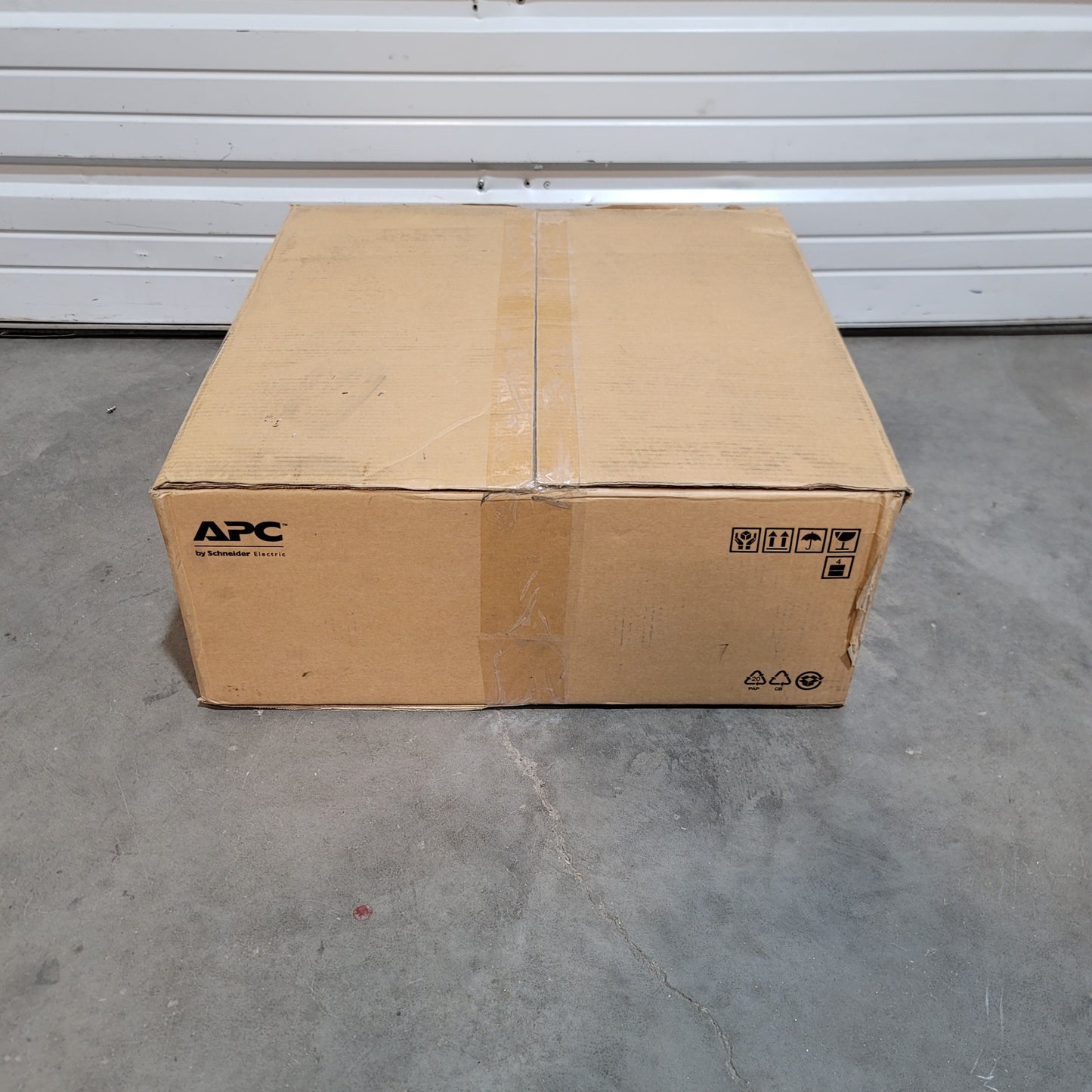 New APC SMC1500-2UC Smart UPS Rackmount 2U, 120VAC, 1440VA, 6x NEMA 5-15R Outlets