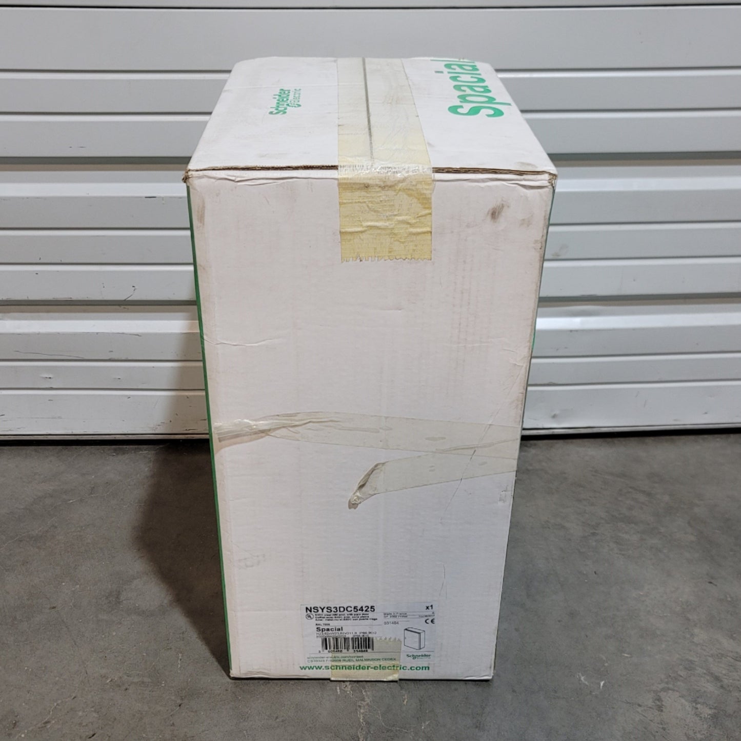 New Schneider Electric NSYS3DC5425 Spacial Steel Electrical Enclosure 500x400x250mm