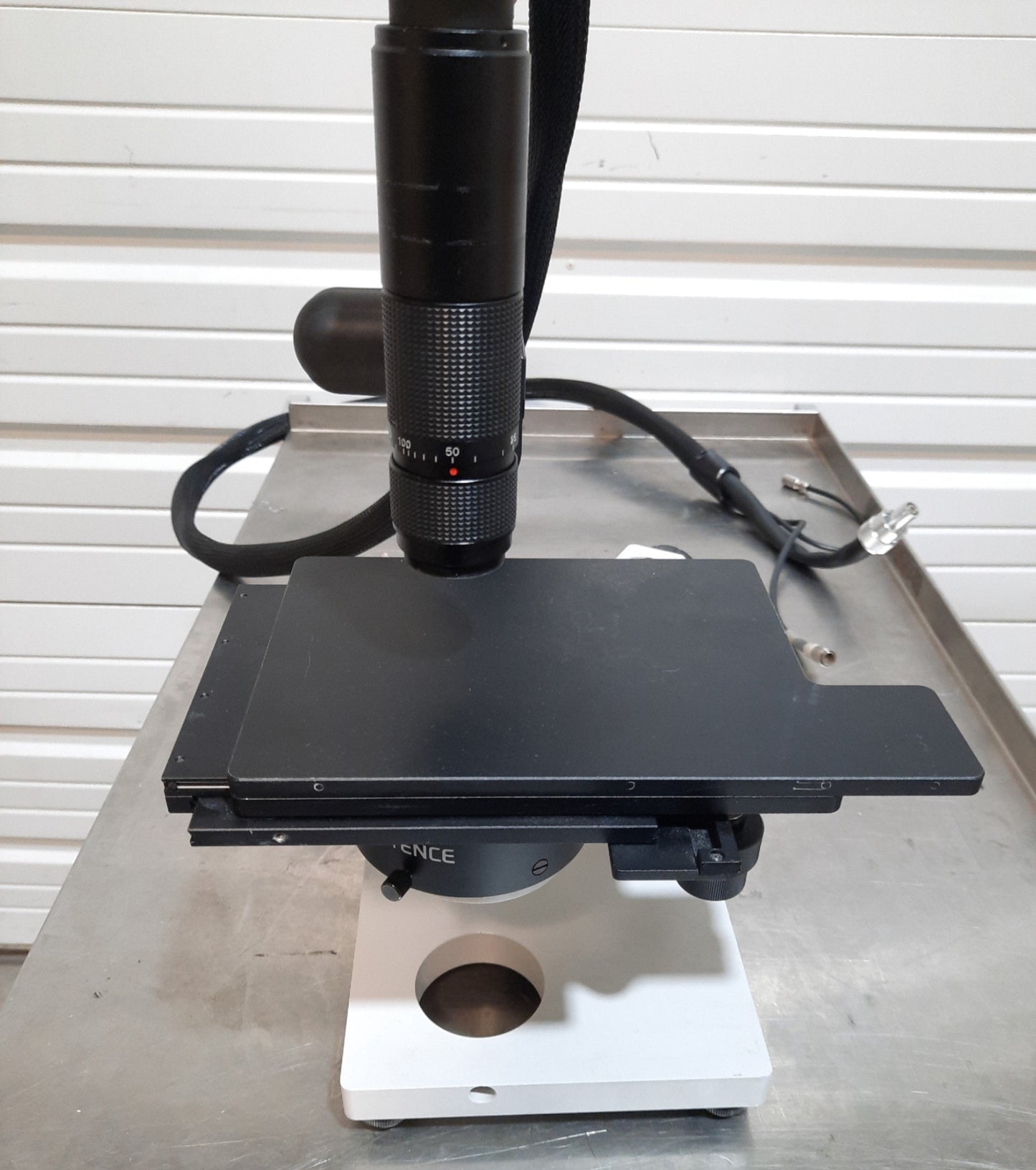 Used Keyence VHX-100K Digital Microscope 15" LCD 1/2" CCD 1600x1200 25-175X w/Stand