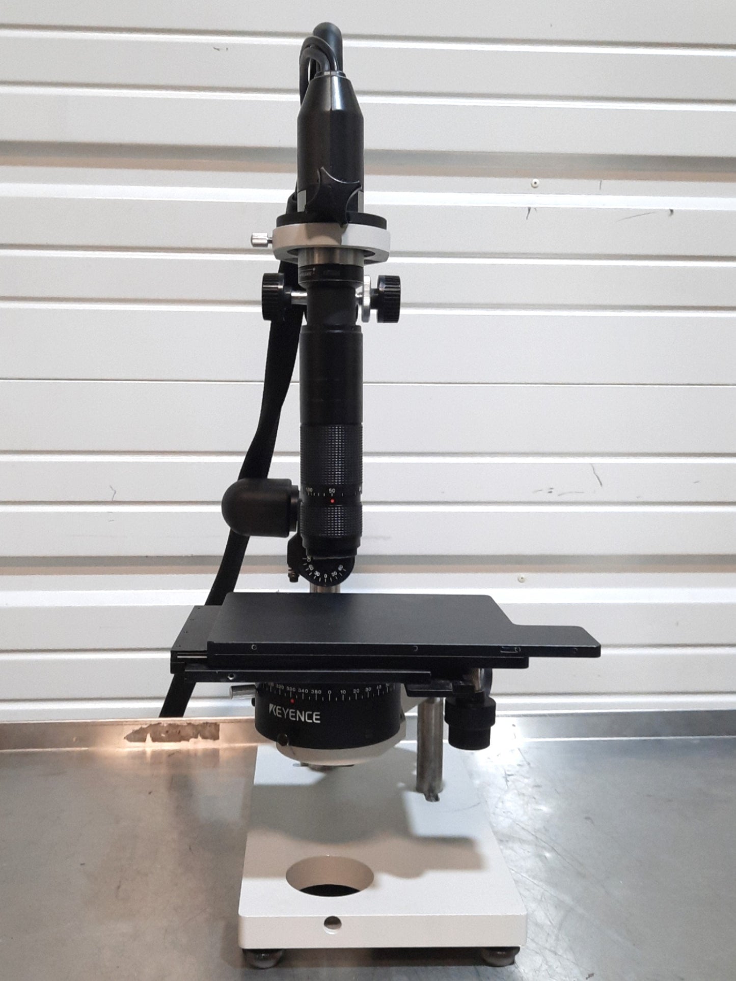 Used Keyence VHX-100K Digital Microscope 15" LCD 1/2" CCD 1600x1200 25-175X w/Stand