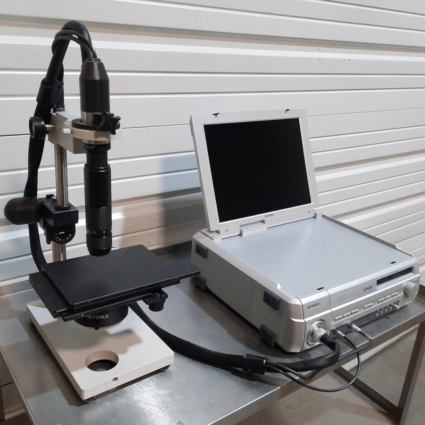Used Keyence VHX-100K Digital Microscope 15" LCD 1/2" CCD 1600x1200 25-175X w/Stand