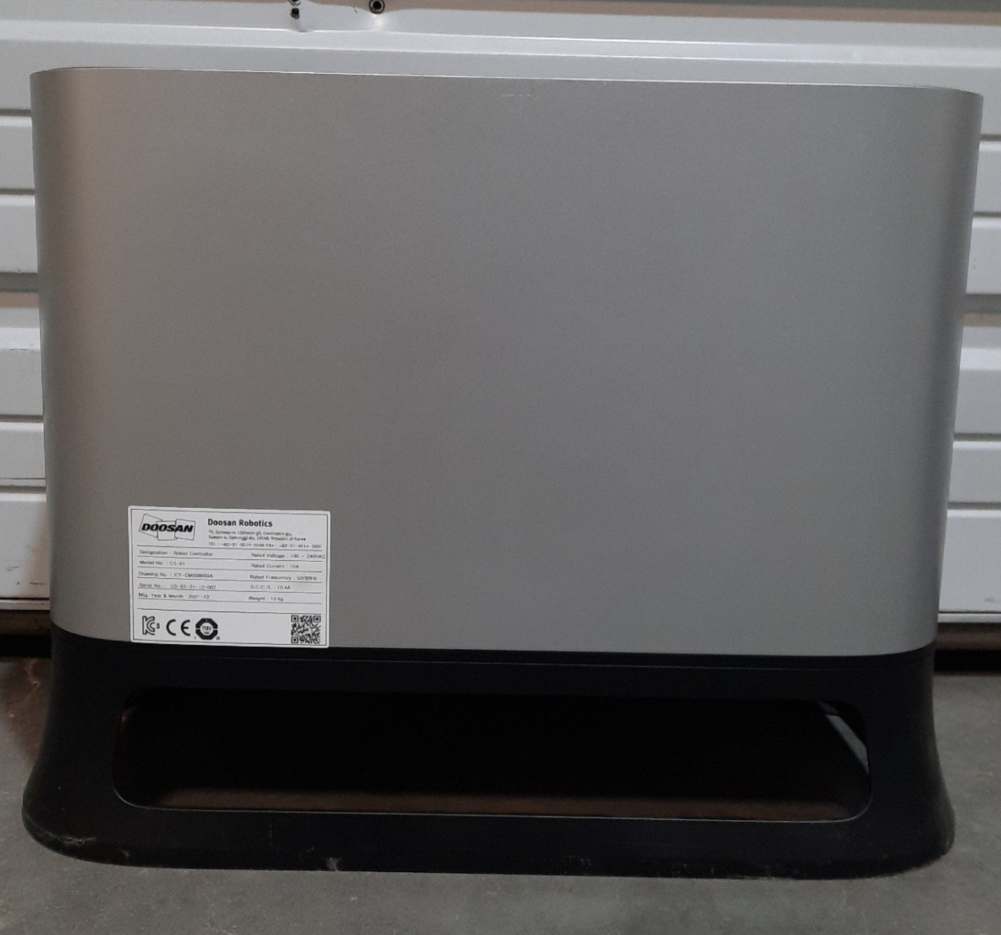 Used DOOSAN M0609 Cobot Robot System 6kg Load 900mm Reach 1m/s ±0.05mm 100-240VAC